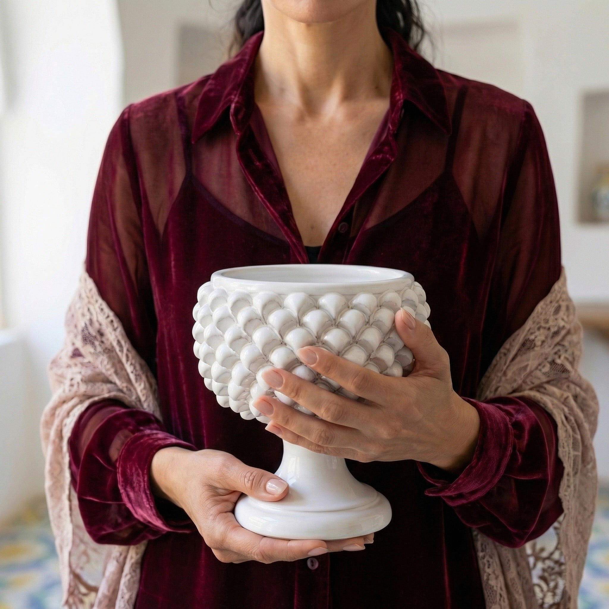 Vaso mezza pigna white line in ceramica di Caltagirone