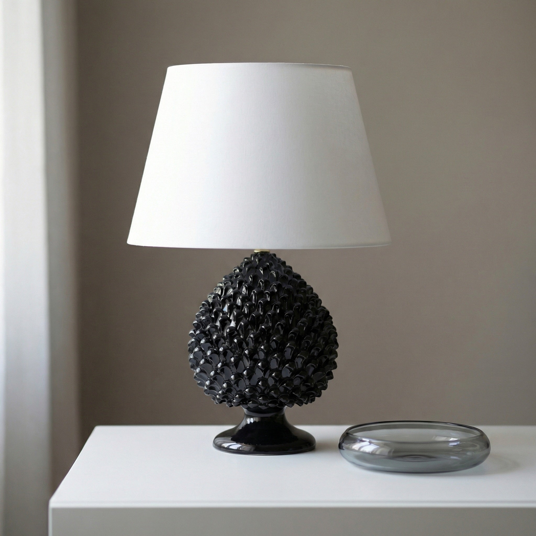 Pigna a Lume modellata a mano Black Line - Ceramiche di Caltagirone