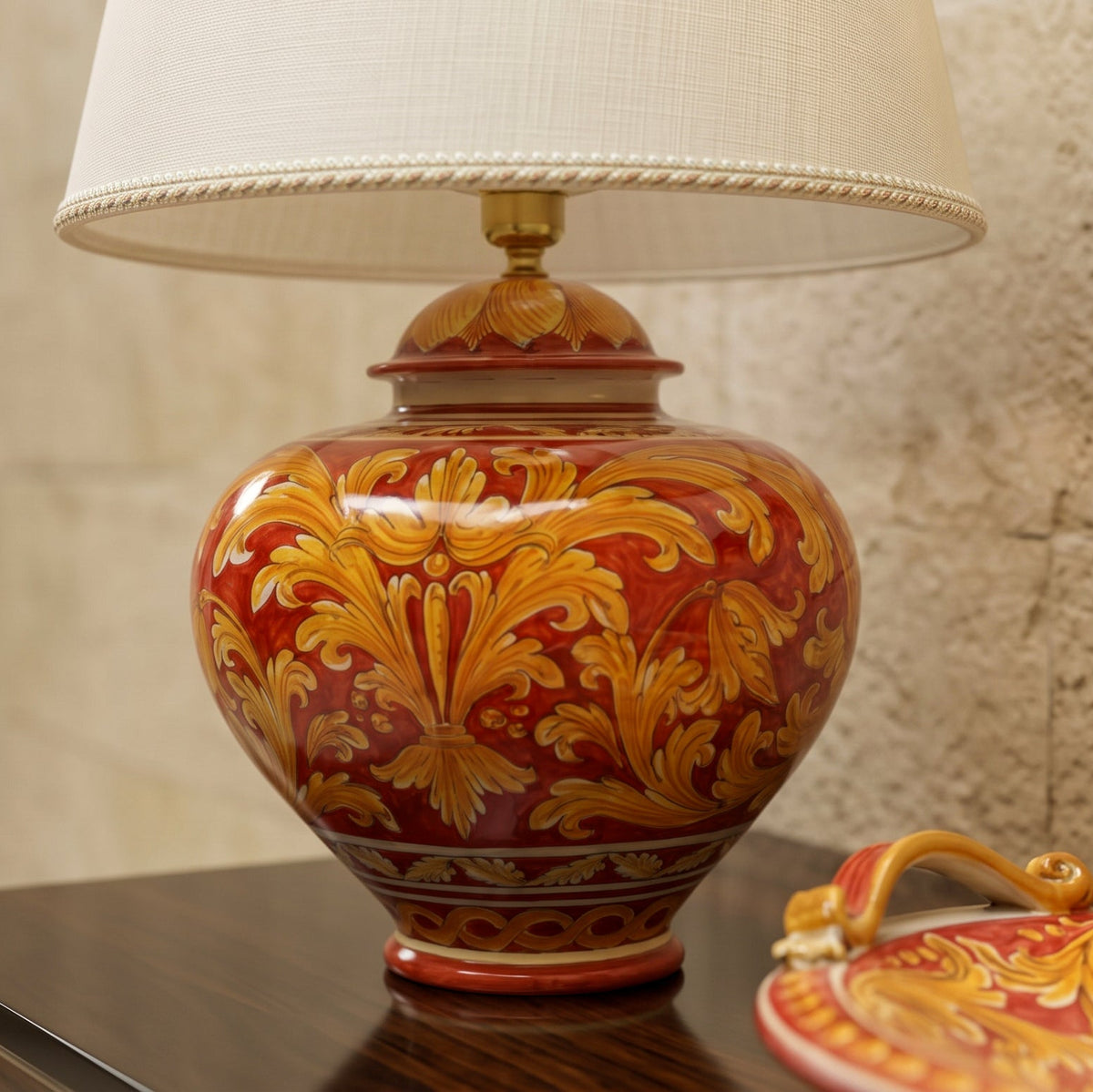 Lume Palla in Ceramica di Caltagirone h 66 cm - Ornato Fondo Rosso