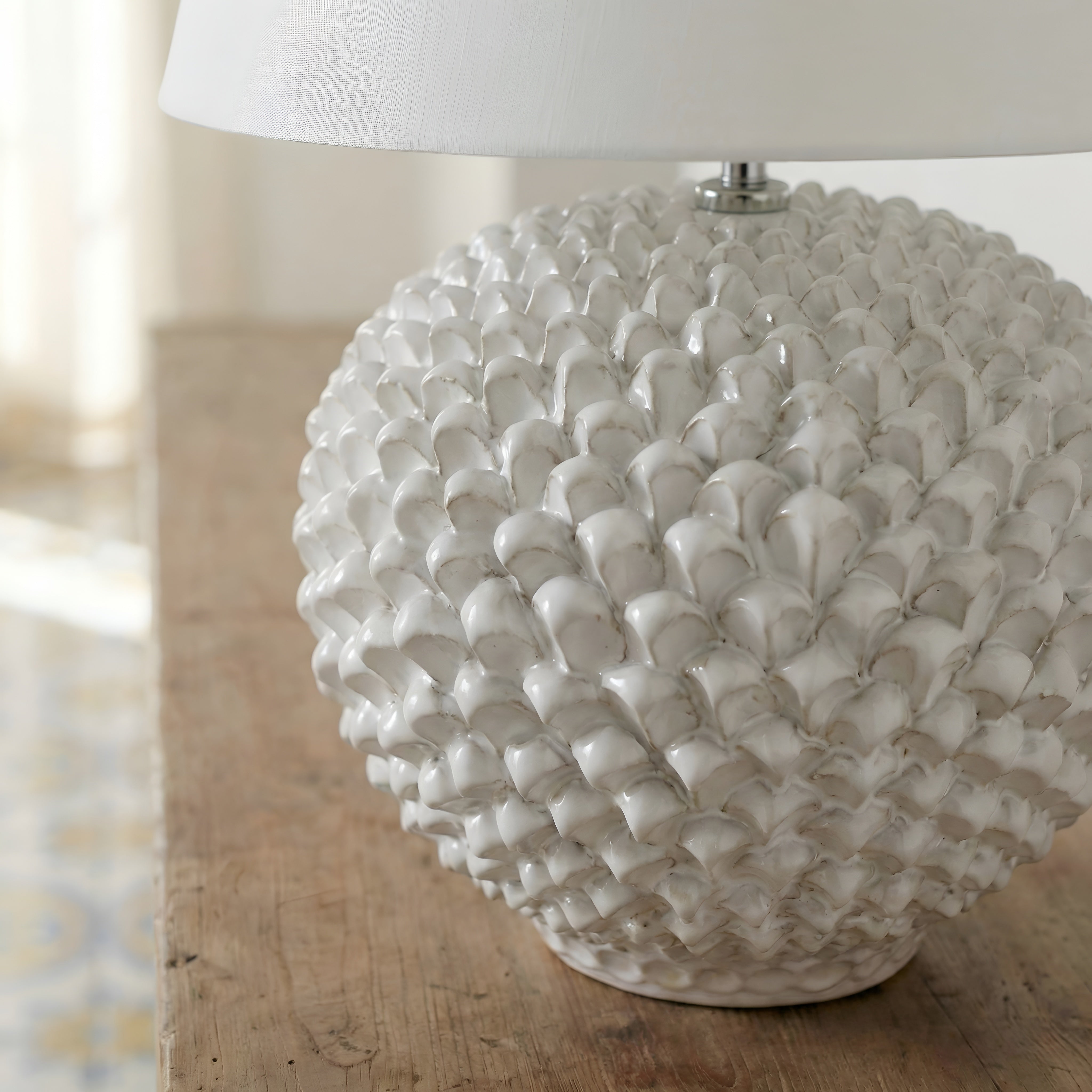 Italienische Keramiklampe, White Line – Sizilianische Keramiklampe aus Caltagirone