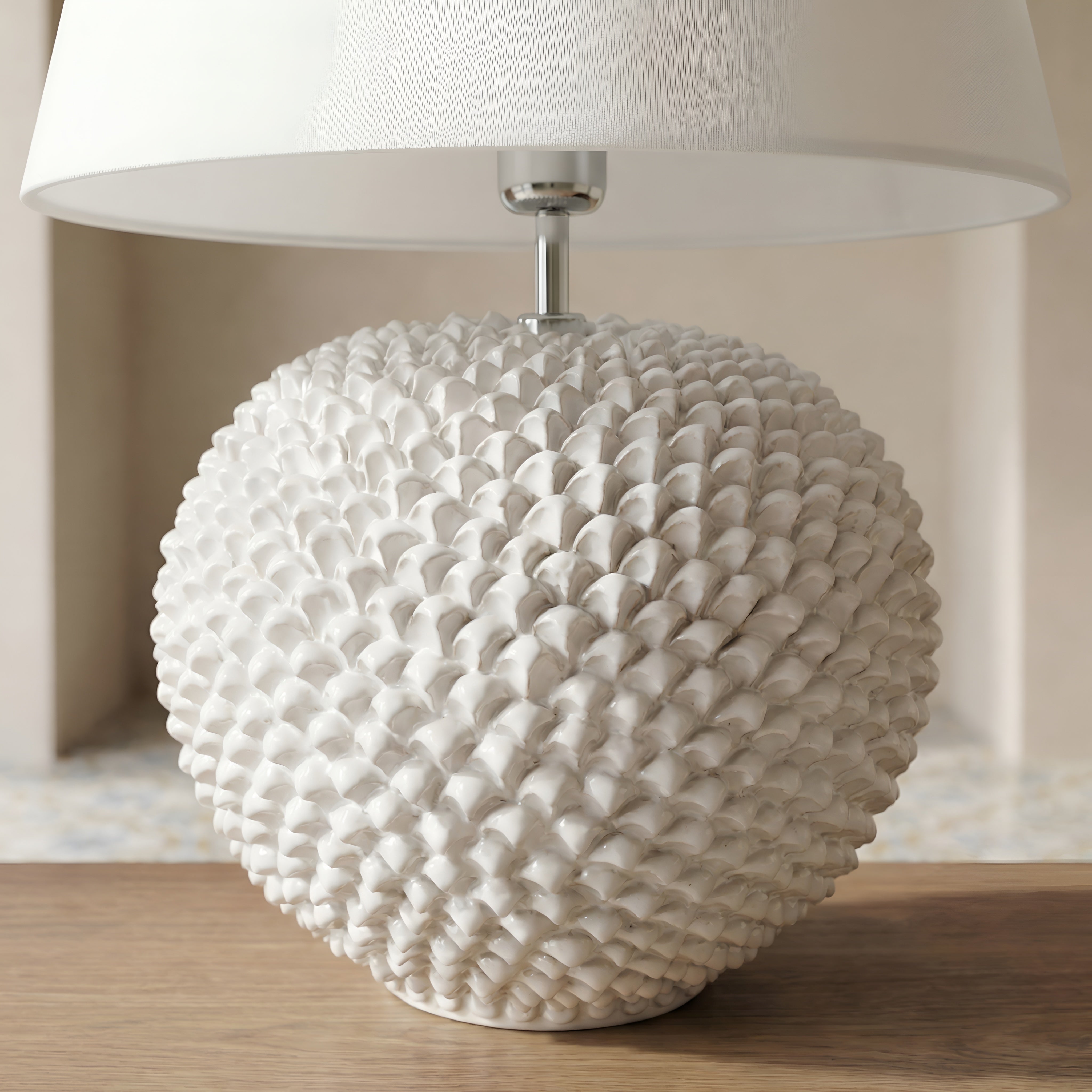 Italienische Keramiklampe, White Line – Sizilianische Keramiklampe aus Caltagirone