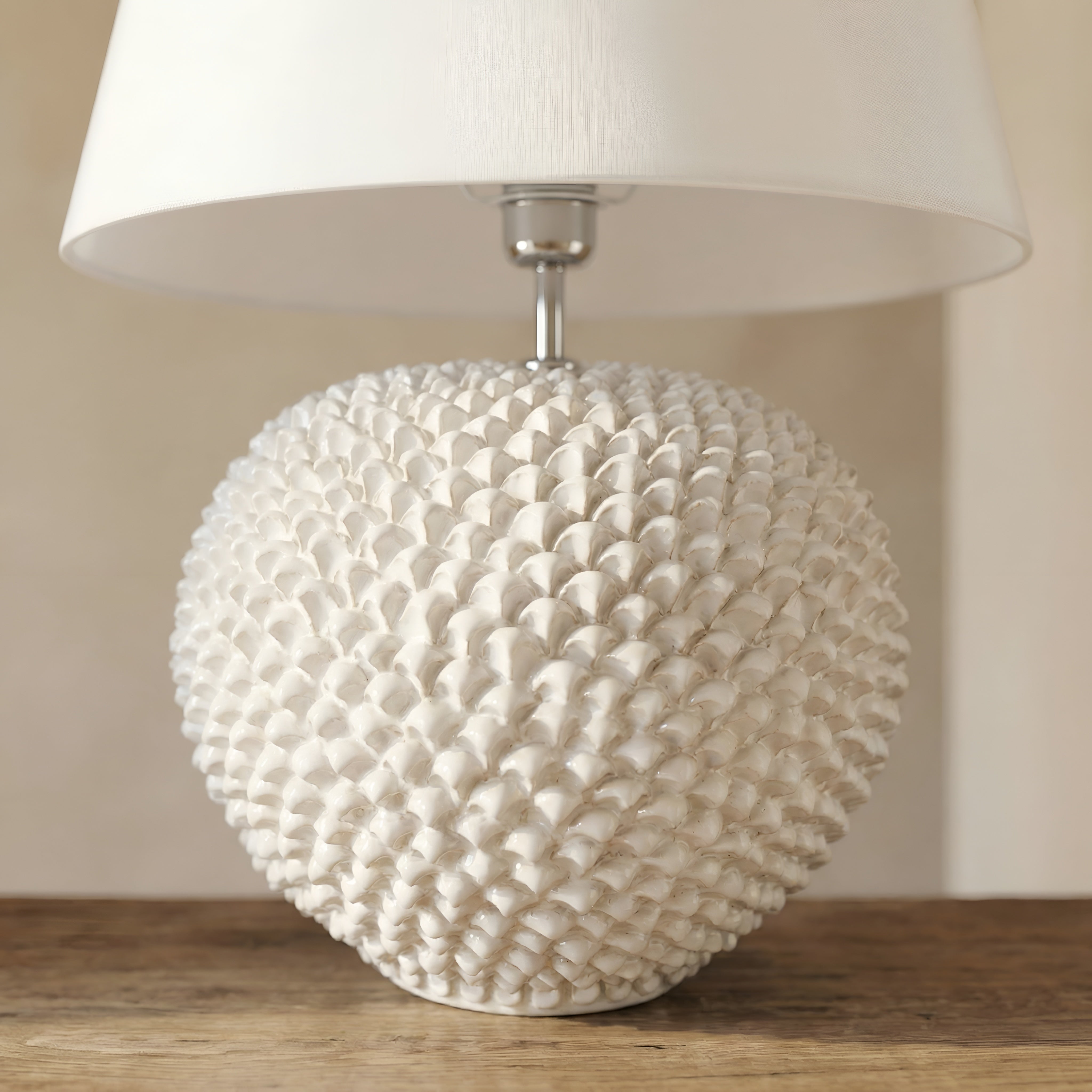 Italienische Keramiklampe, White Line – Sizilianische Keramiklampe aus Caltagirone