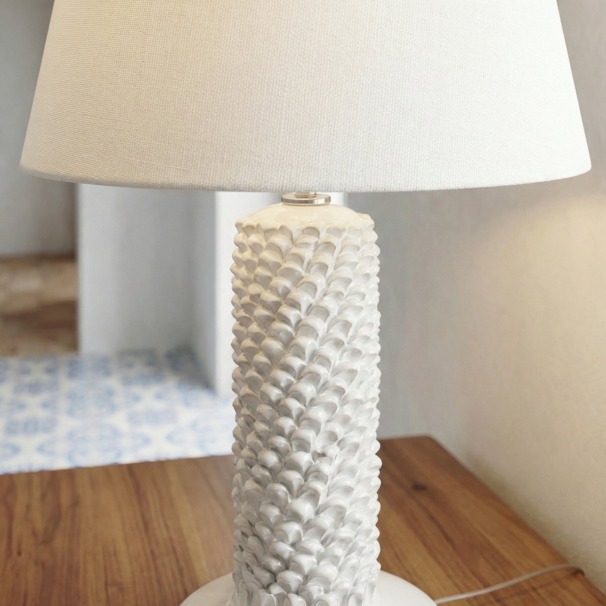 Lume pigna cilindro h 60 White Line in ceramica di Caltagirone