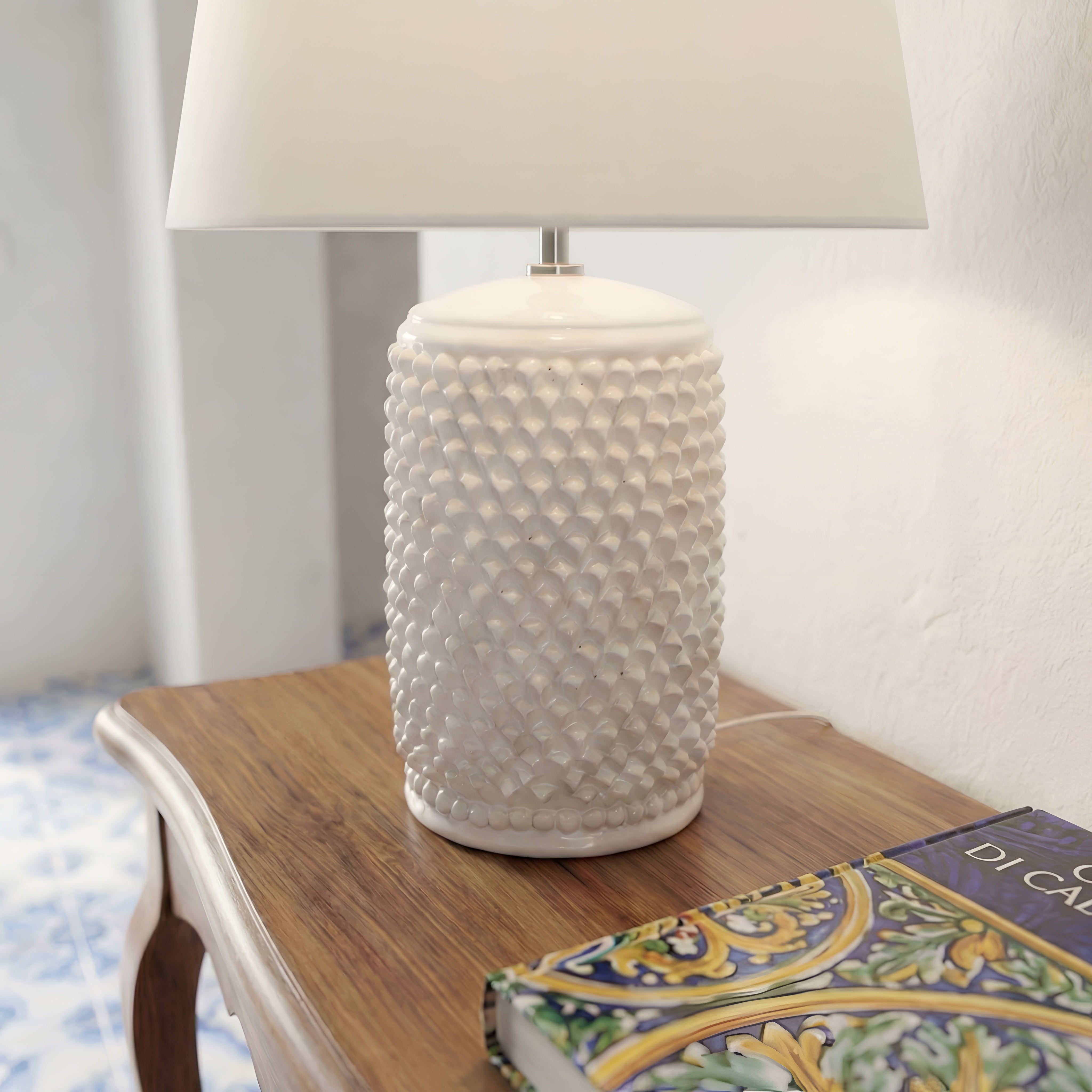 Lume pigna cilindro h 60 White Line in ceramica di Caltagirone