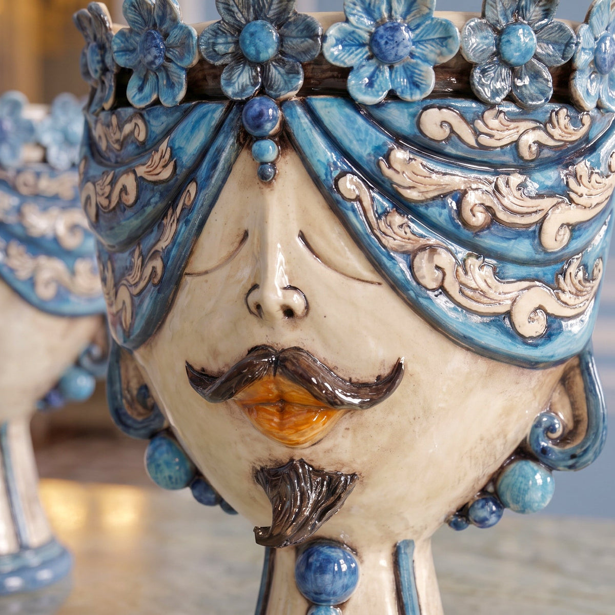Testa Zahira con Fiori h 30 cm - Maschio, Madreperla Antichizzato | Ceramica Caltagirone