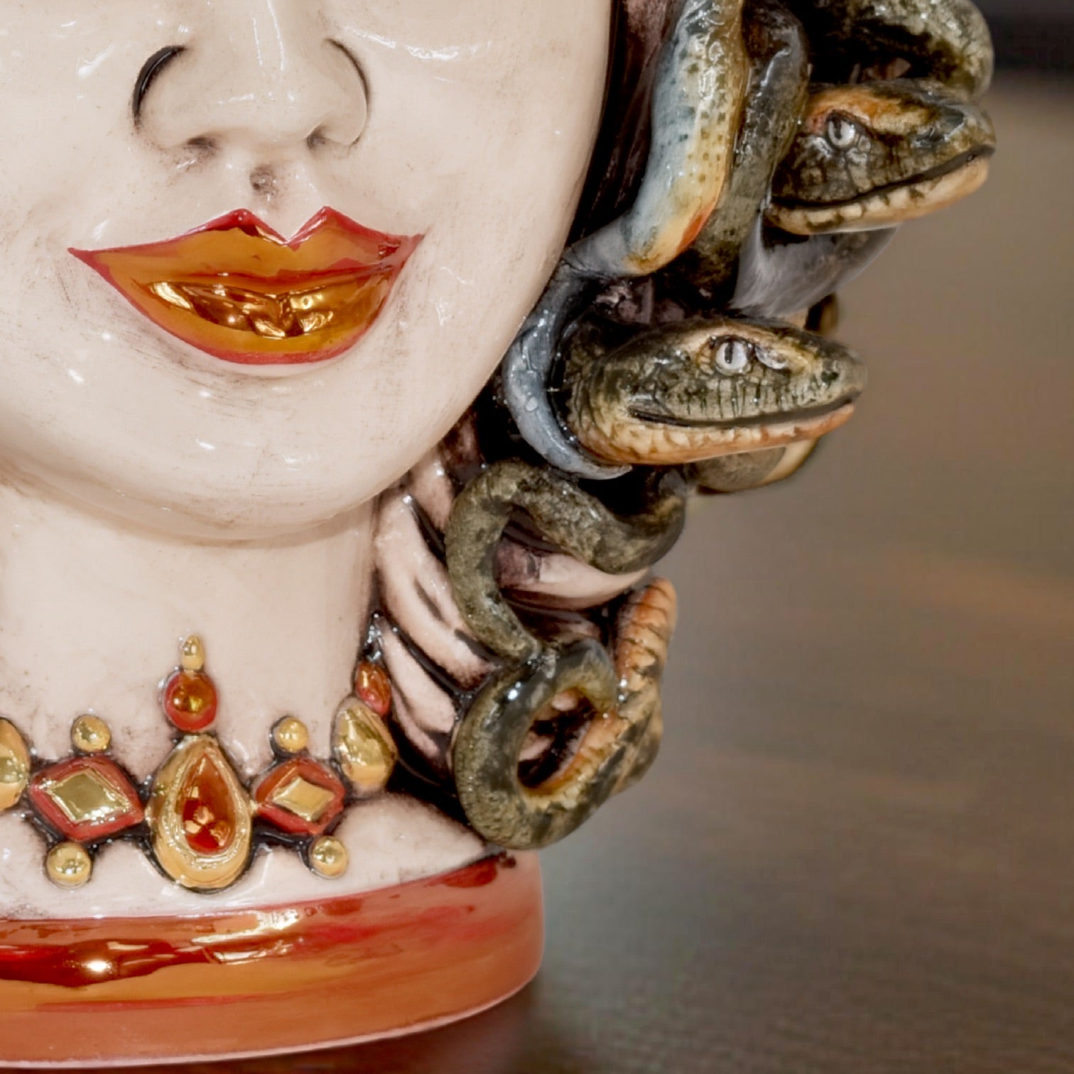 Testa h 25 turbante medusa madreperla antichizzato oro e lustri