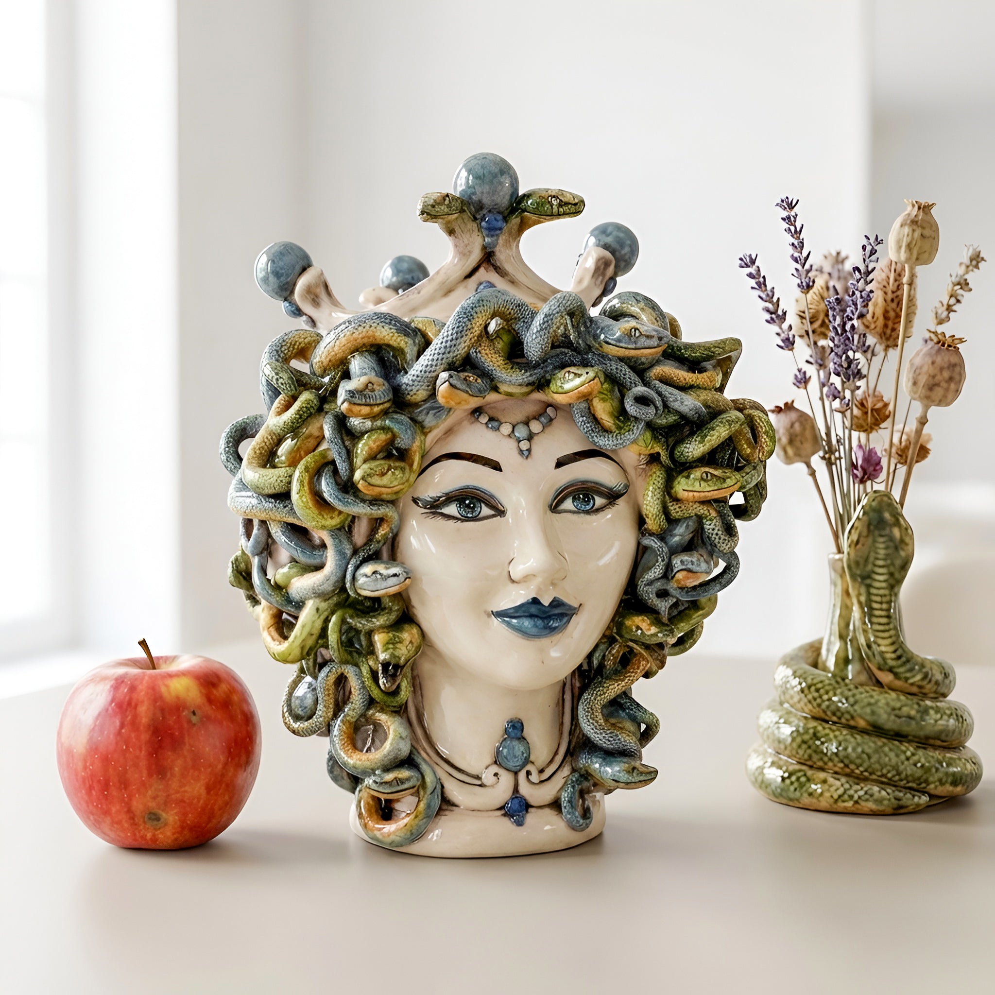 Testa h 30 medusa Madreperla Antichizzato con perline blu