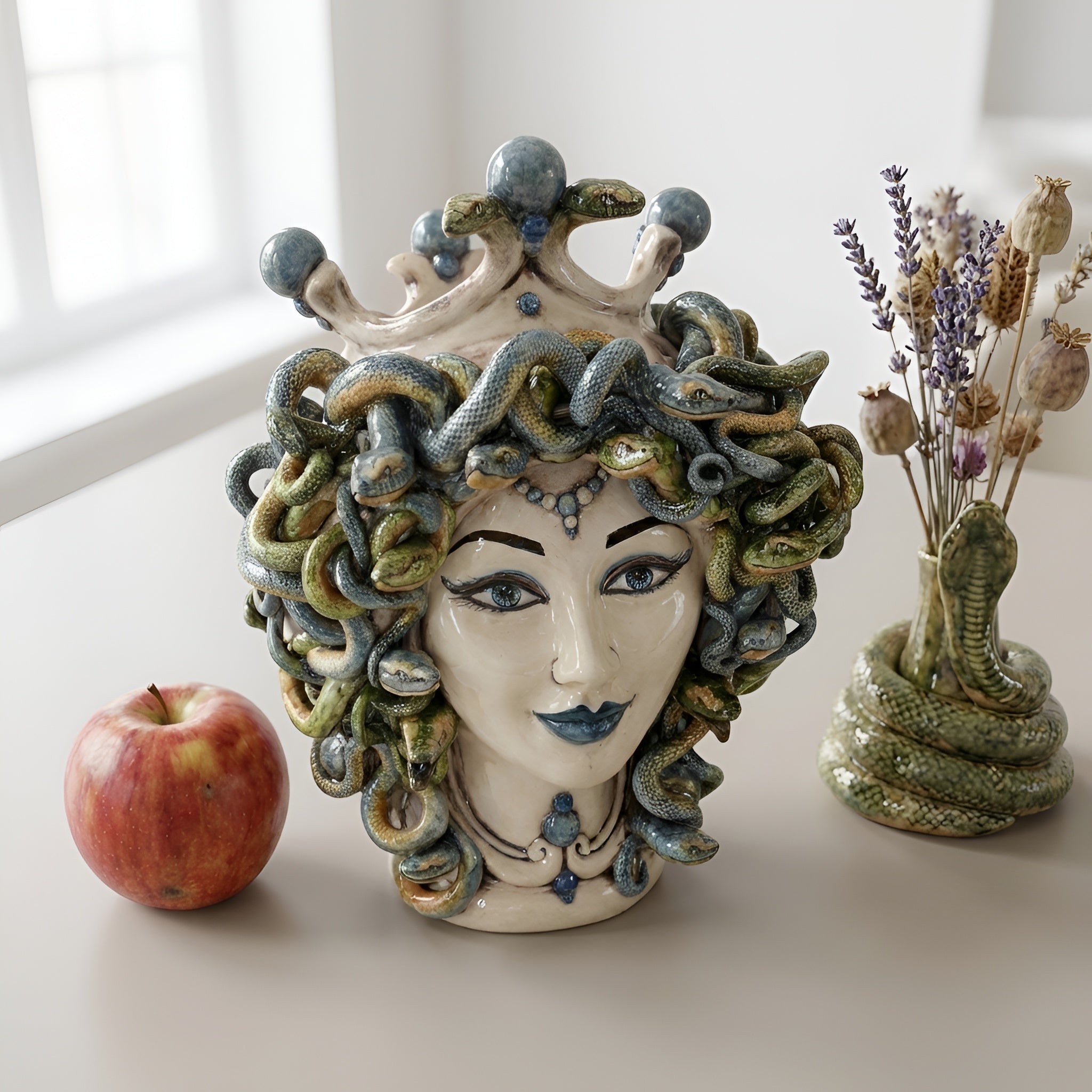 Testa h 30 medusa Madreperla Antichizzato con perline blu