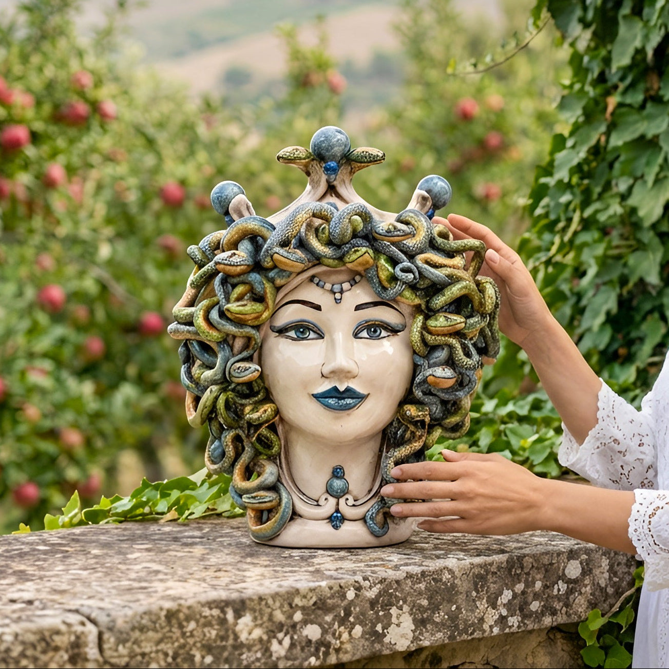 Testa h 30 medusa Madreperla Antichizzato con perline blu