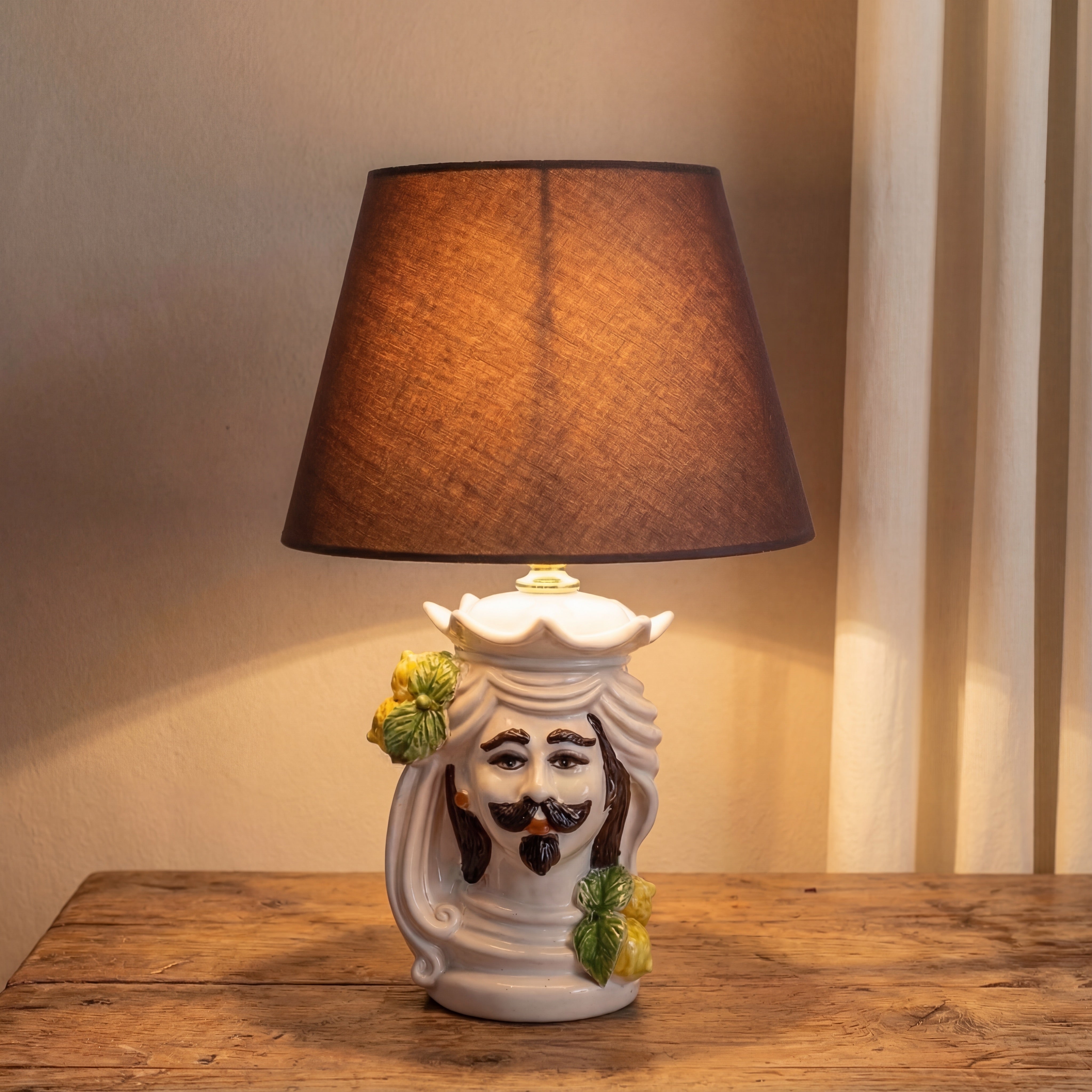 Lume a testa di moro h 15 c/espressione White and Lemon (h35 c/paralume Ø20)