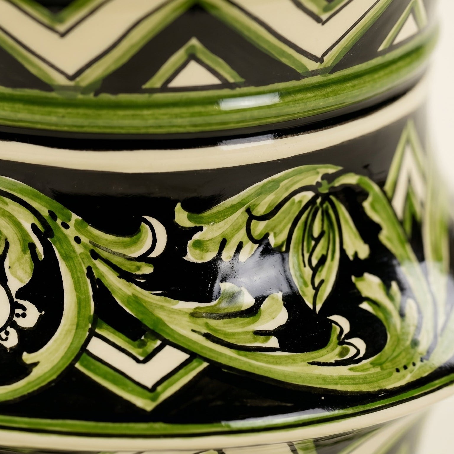 Vaso Centrotavolo in Ceramica di Caltagirone h 25 cm Ø 23 — Linea Parigi Nero e Verde