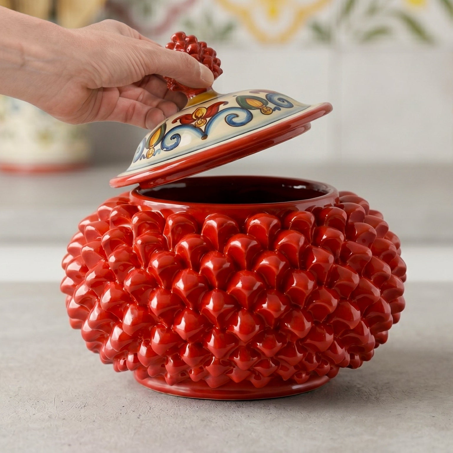 Biscottiera a Pigna Rosso Fuoco in Ceramica di Caltagirone Ø 20 cm — Decoro Sicily