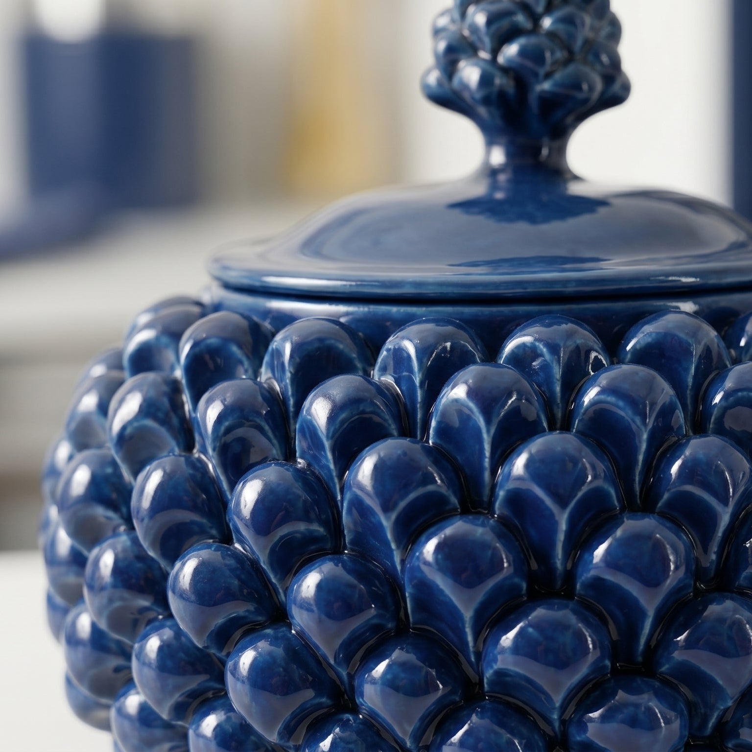 Biscottiera a Pigna in Ceramica di Caltagirone Ø 20 cm — Blu Intenso