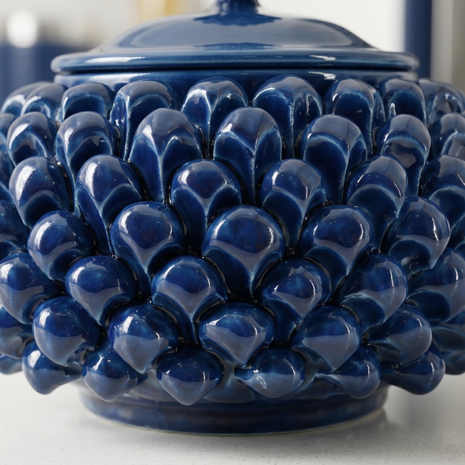Biscottiera a Pigna in Ceramica di Caltagirone Ø 20 cm — Blu Intenso