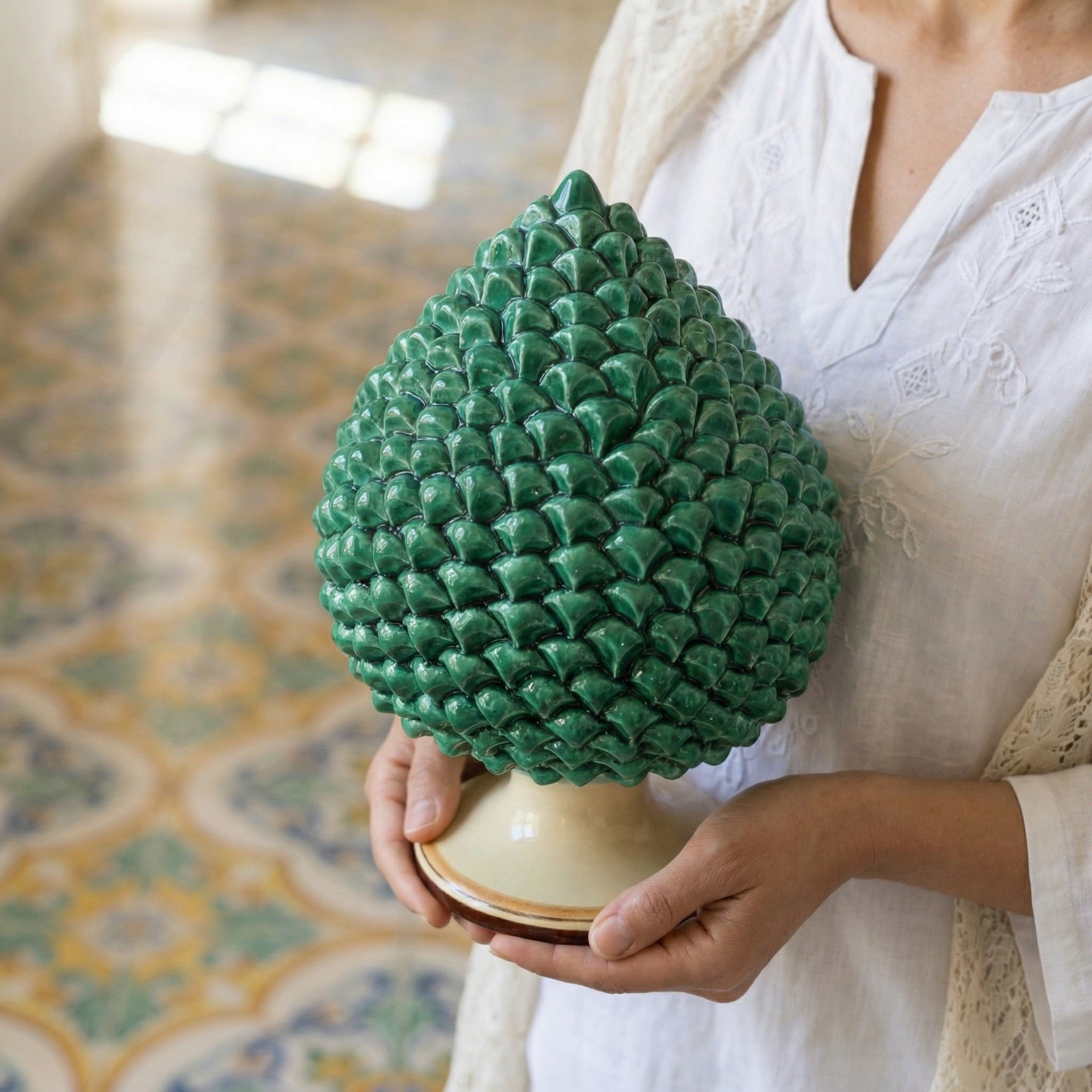 Pigna artigianale di Caltagirone modellata a mano altezza 15/40 verde/arancio