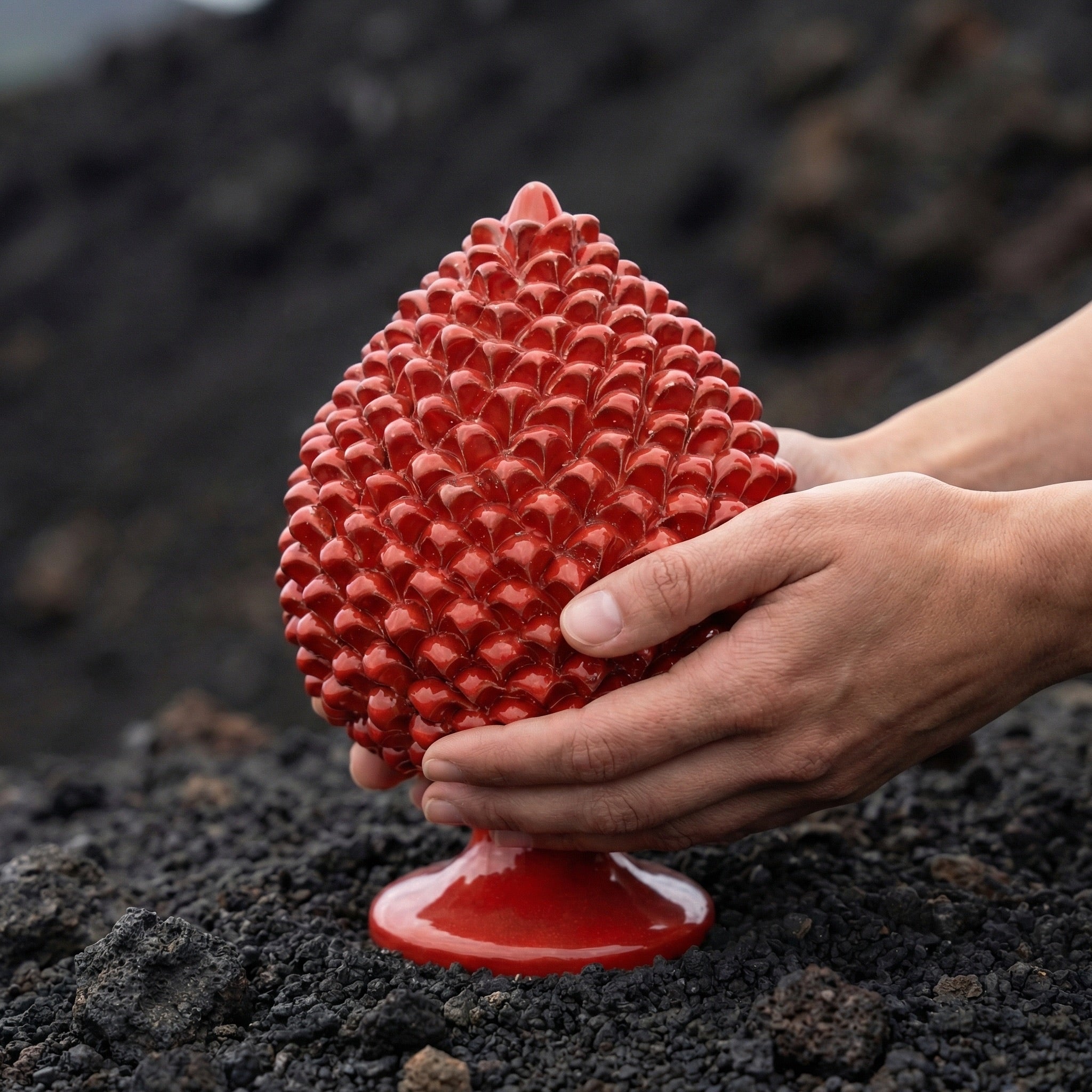 Pigna artigianale di Caltagirone modellata a mano altezza 15/40 Rosso Fuoco