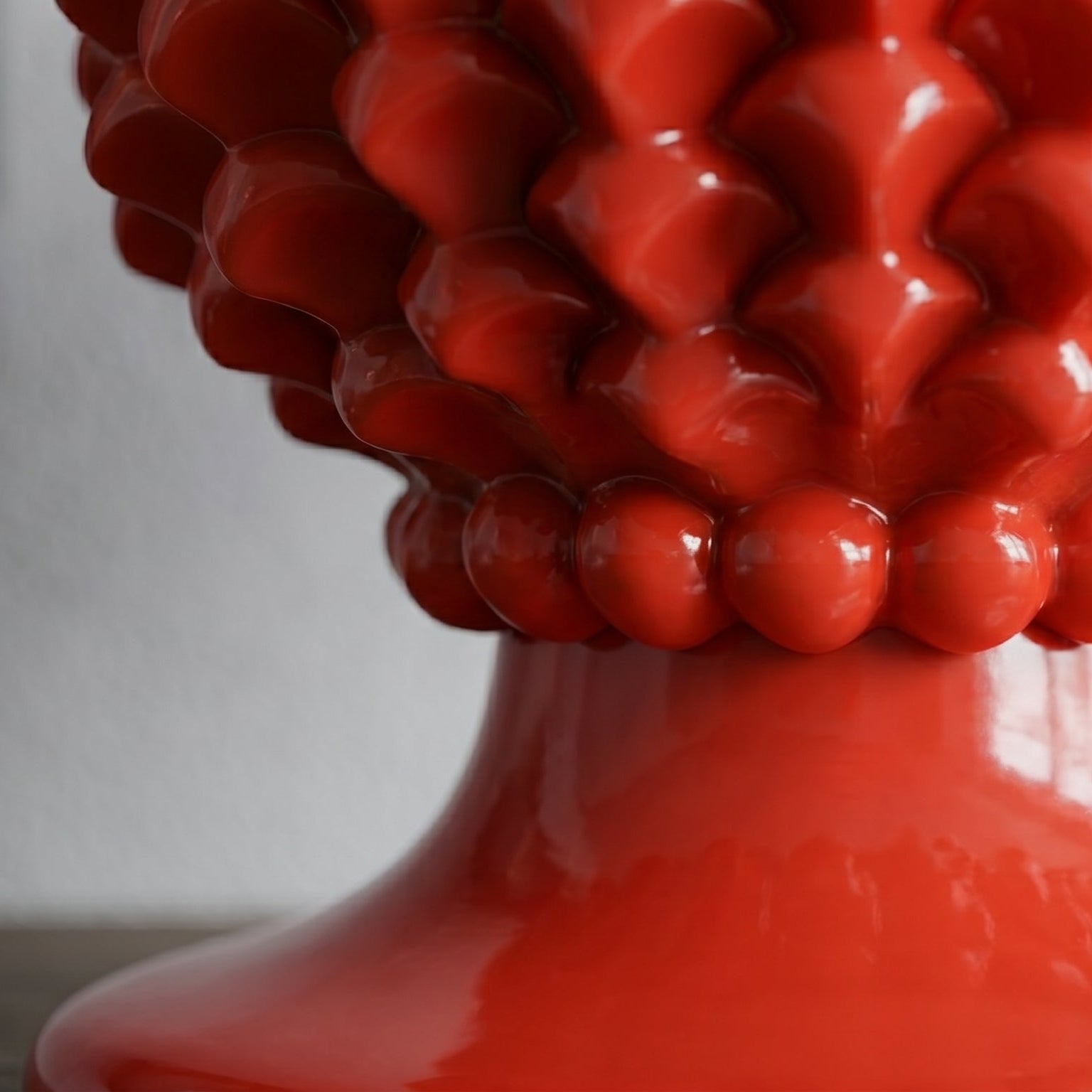 Portacandela a Pigna in Ceramica di Caltagirone h 18 cm — Rosso Fuoco | Bomboniera