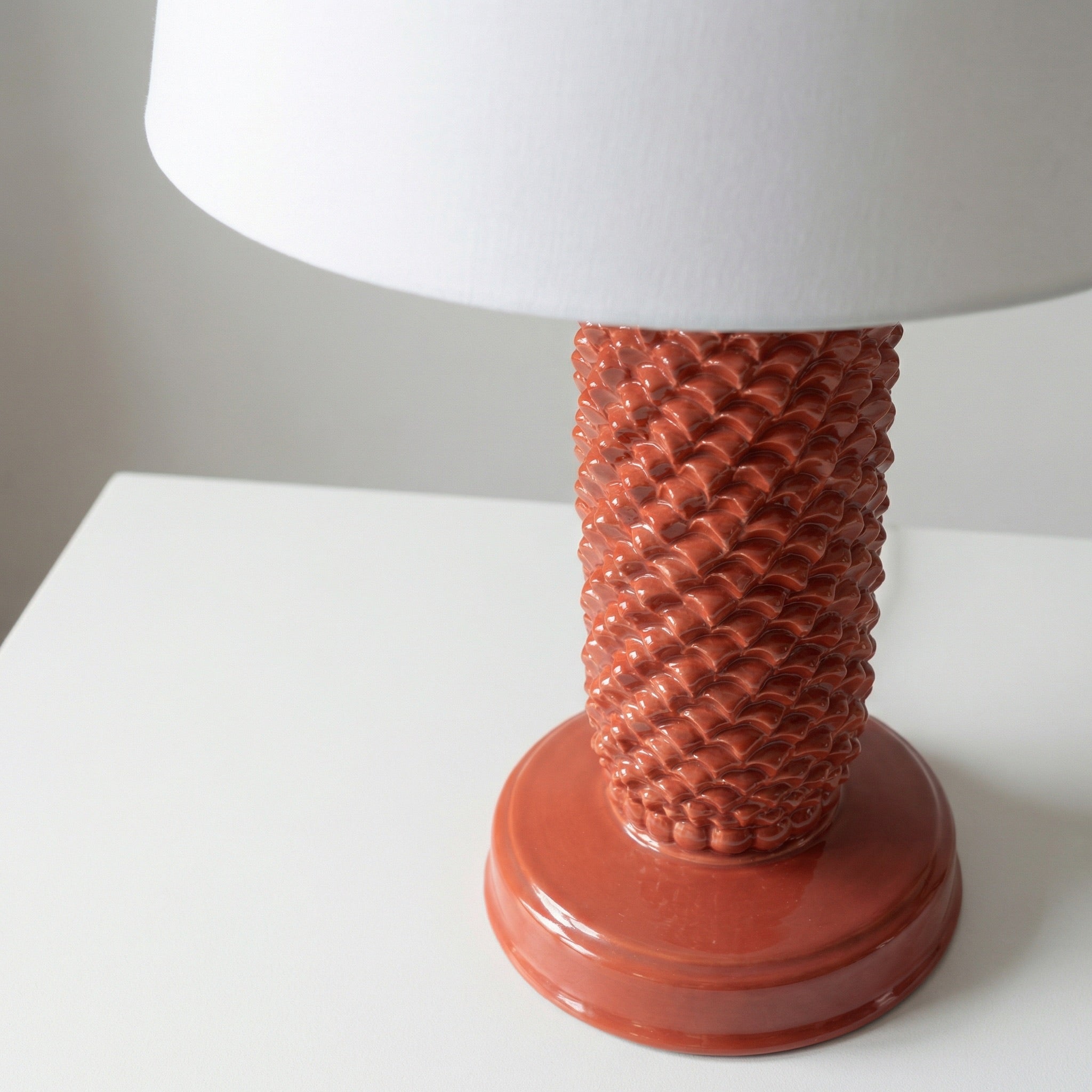 Lume pigna cilindro h 60 Rosso Fuoco in ceramica di Caltagirone