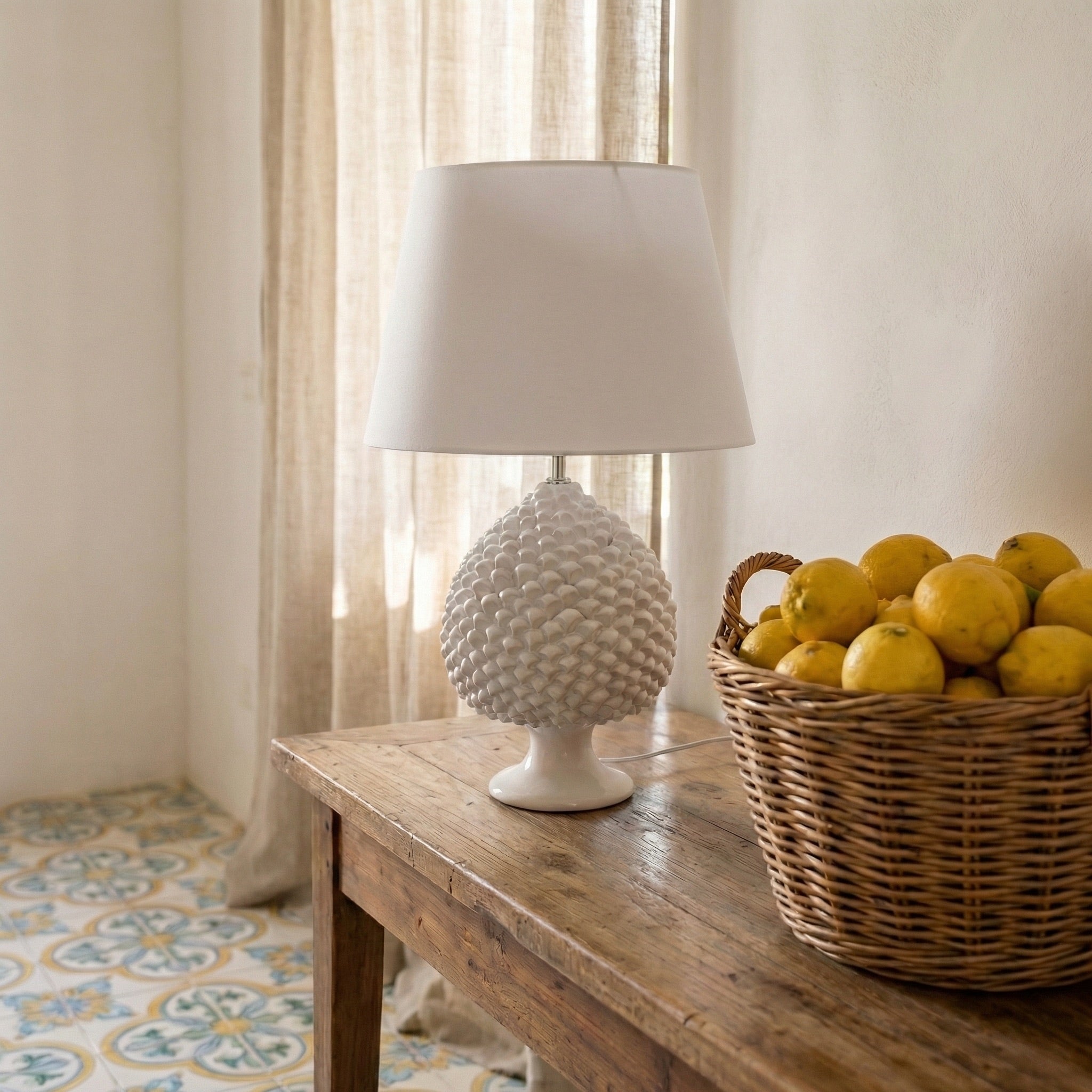 Lume Pigna modellata a mano White Line - Ceramiche di Caltagirone