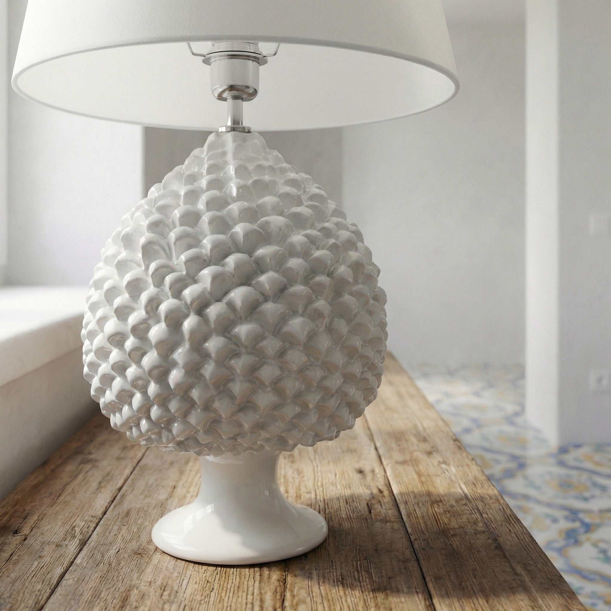Lume Pigna modellata a mano White Line - Ceramiche di Caltagirone
