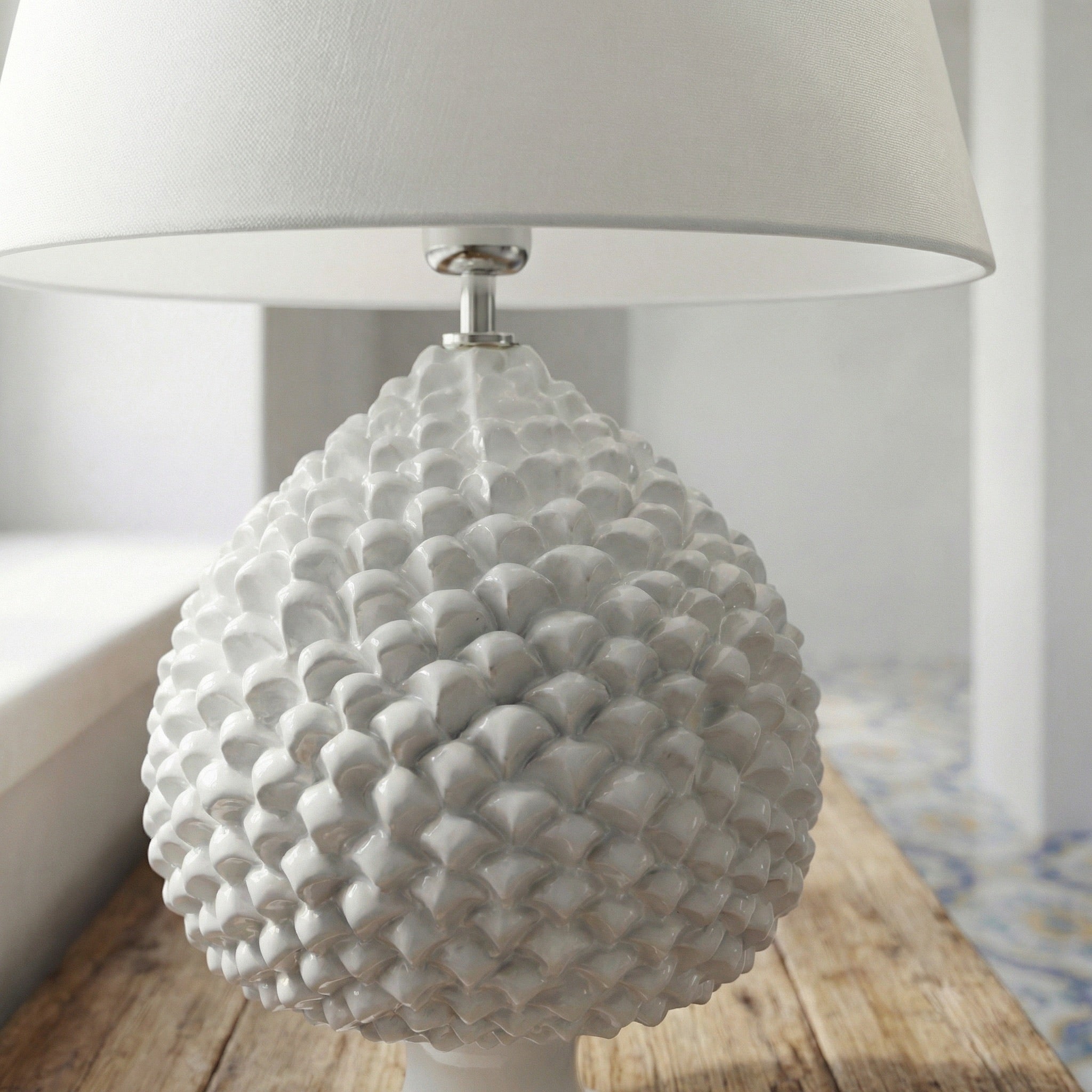 Lume Pigna modellata a mano White Line - Ceramiche di Caltagirone