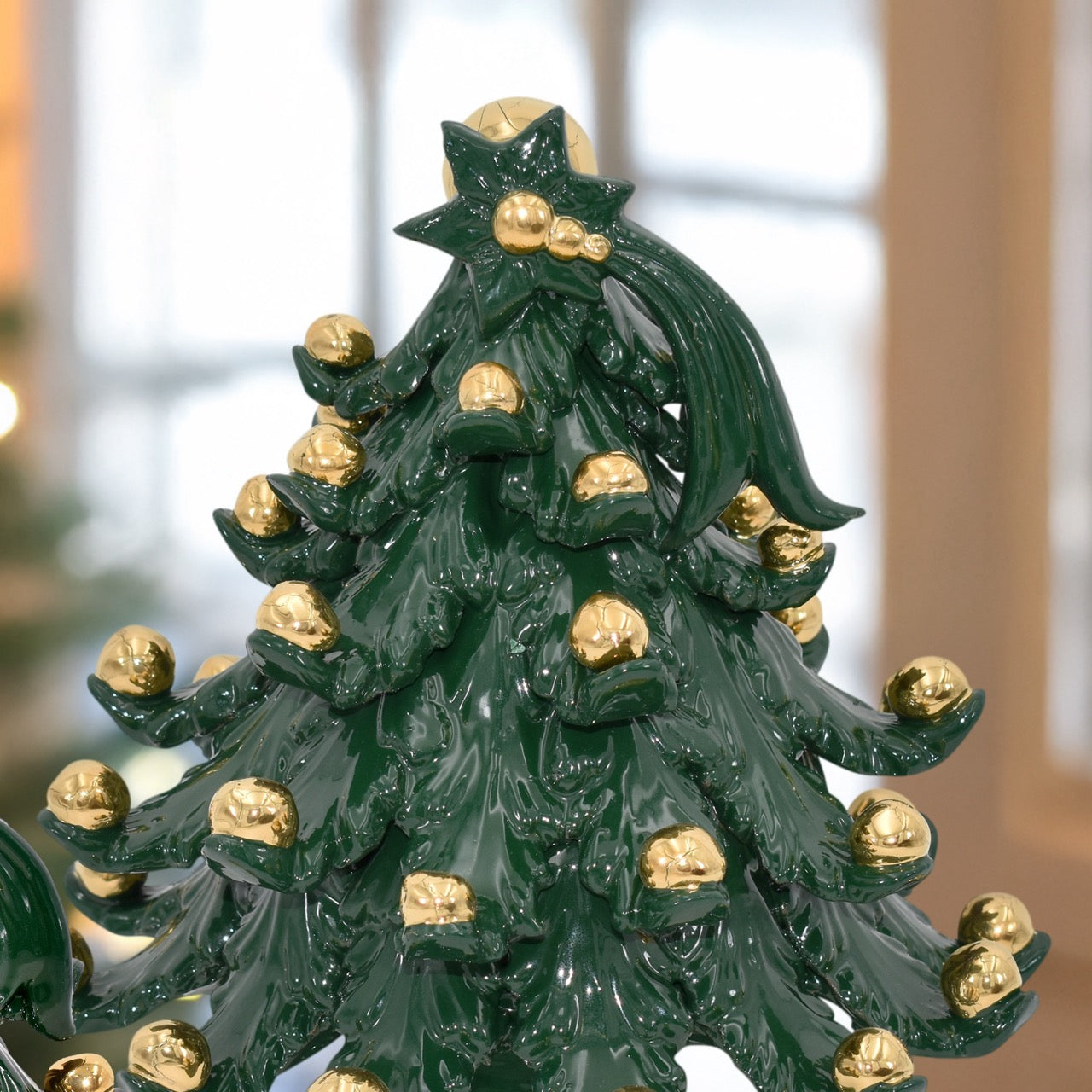 Albero di natale Moderno in colorazione Verde con applicazioni in oro