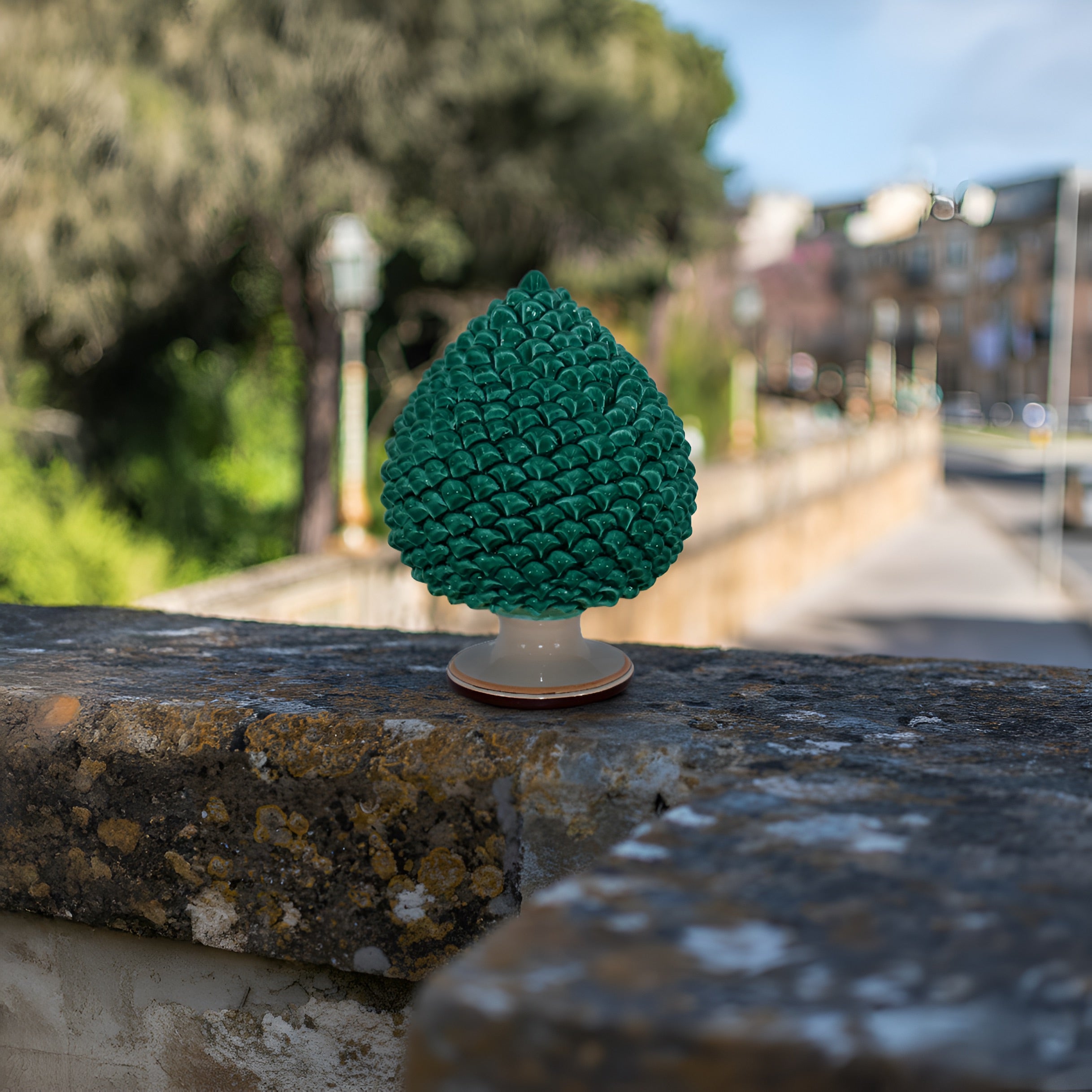Pigna artigianale di Caltagirone modellata a mano altezza 15/40 verde/arancio