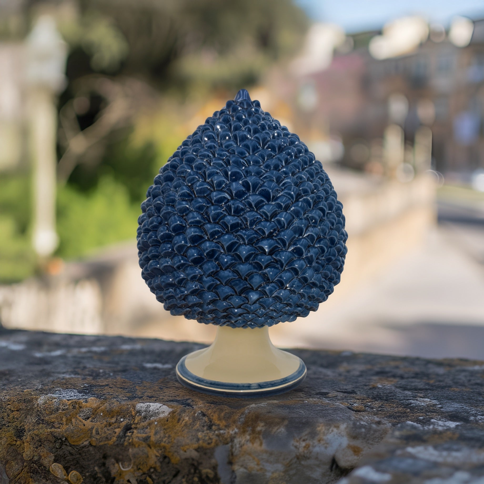 Pigna artigianale di Caltagirone modellata a mano altezza 15/40 mono blu