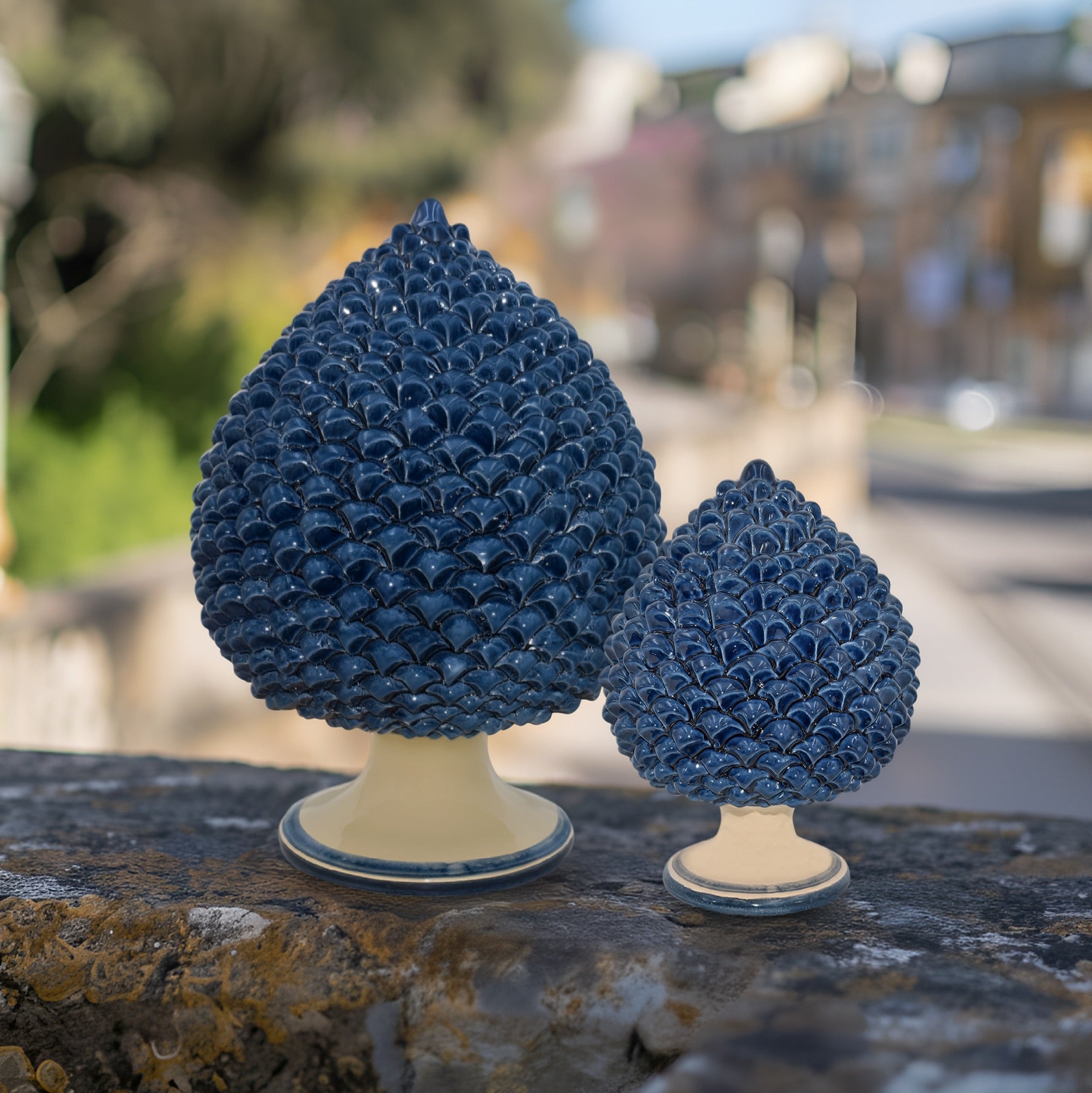 Pigna artigianale di Caltagirone modellata a mano altezza 15/40 mono blu