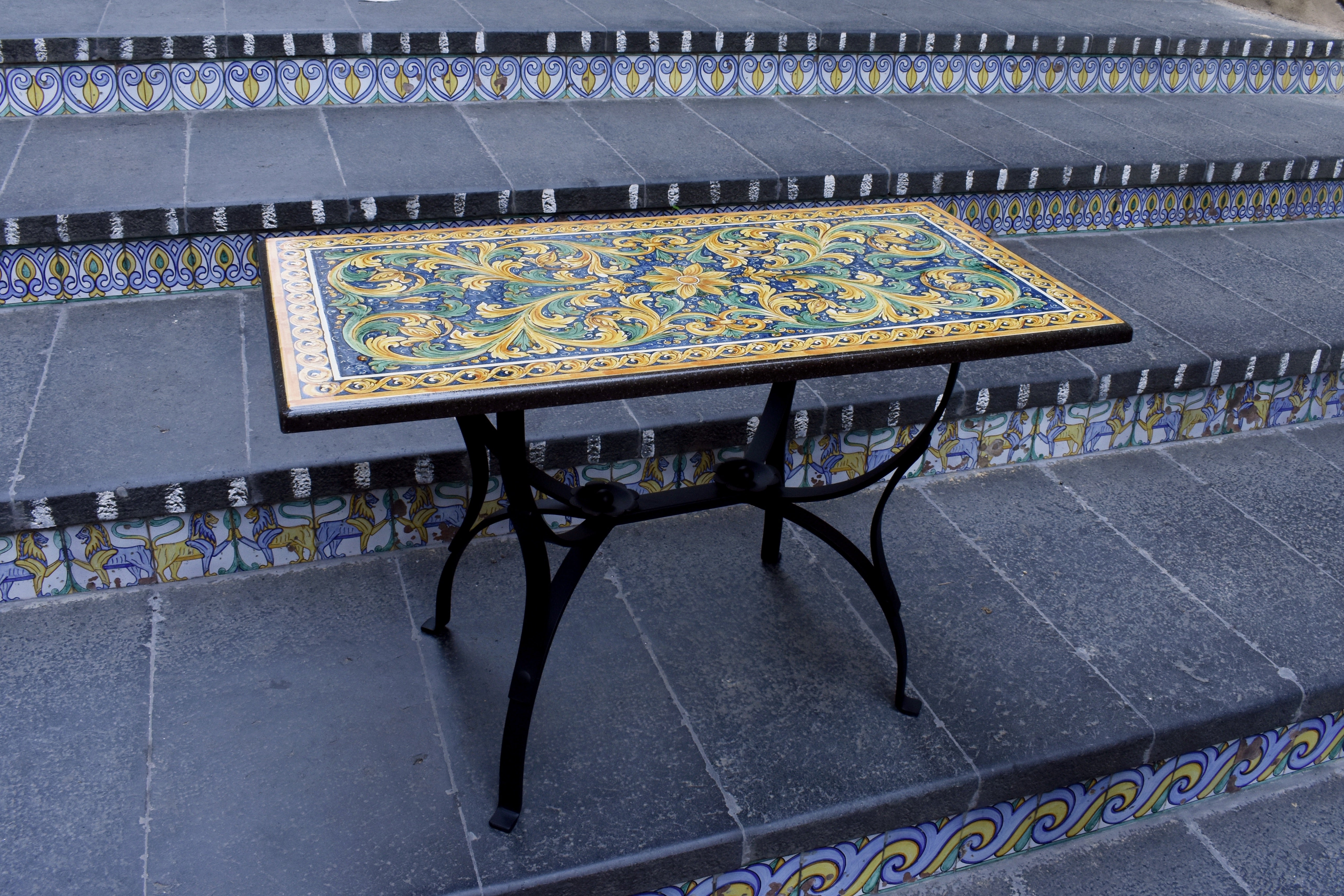 Tavolo in pietra lavica rettangolare cm 75x115 - Decoro ornato calatino