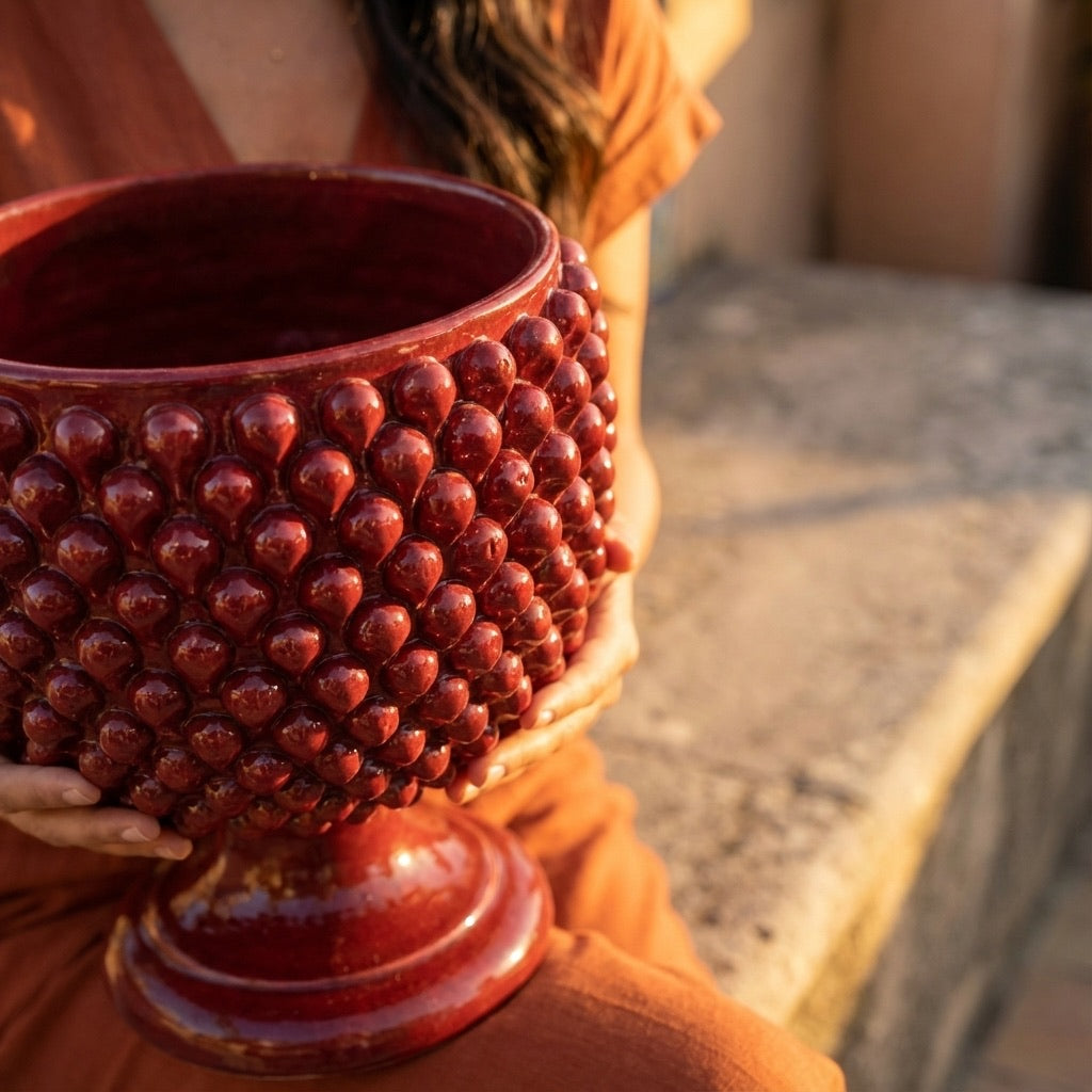 Vaso mezza pigna bordeaux in ceramica di Caltagirone