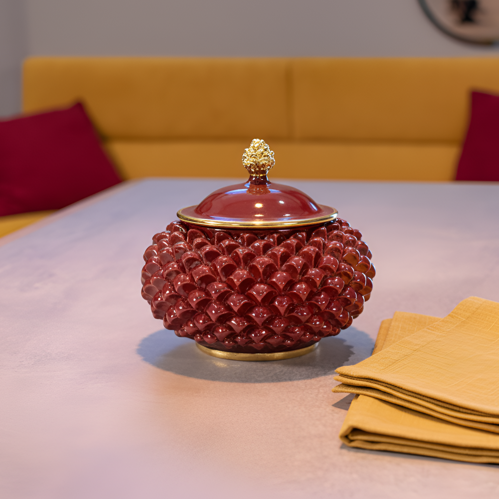 Biscottiera a Pigna in Ceramica di Caltagirone Ø 20 cm - Bordeaux e Oro