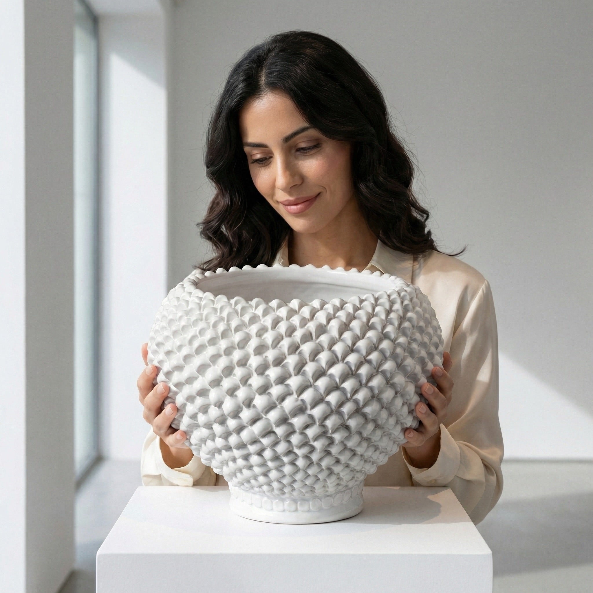 Cachepot a pigna white line in ceramica artigianale di Caltagirone