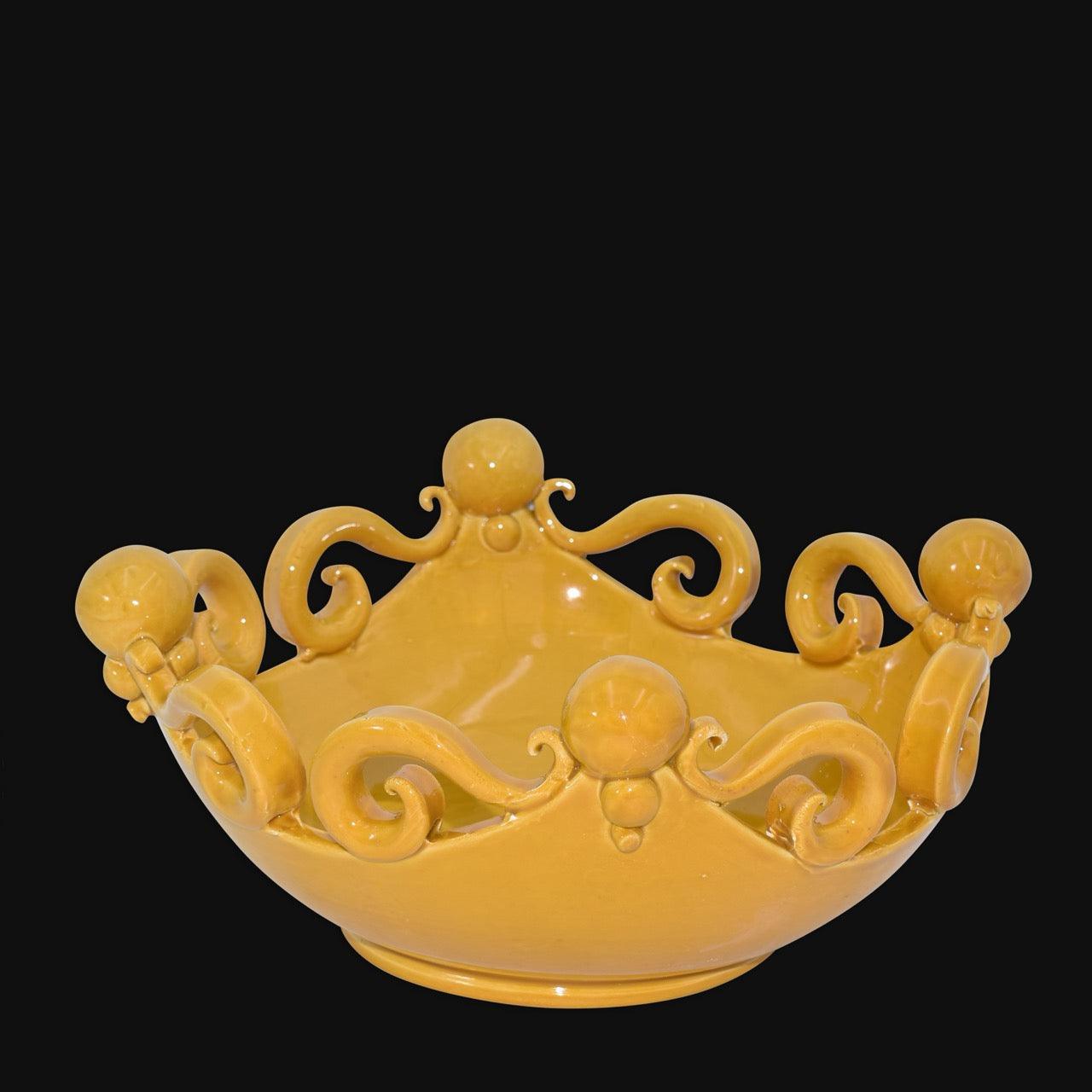 centrotavola in ceramica di Caltagirone fatti a mano color senape con decori artistici