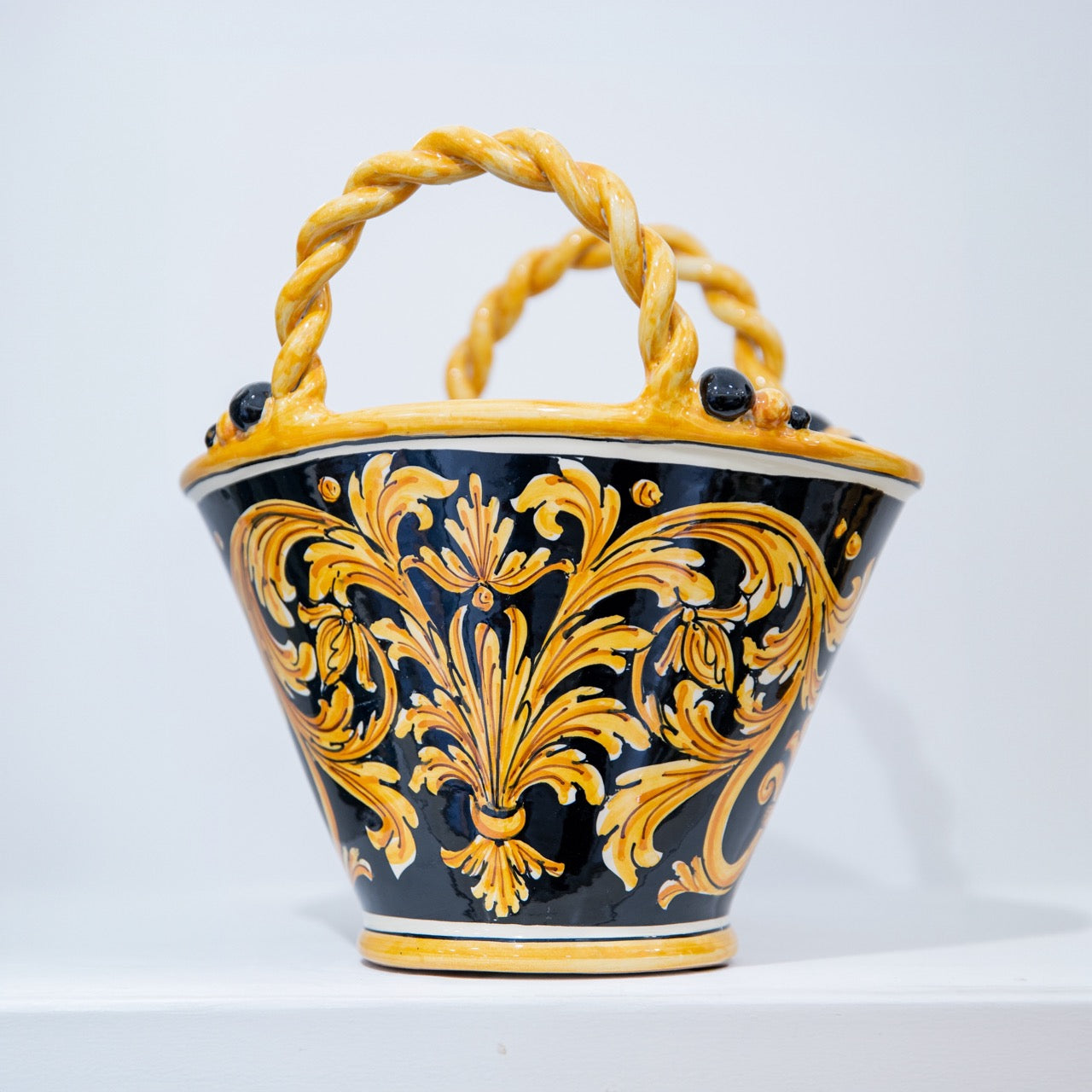 Coffa h 25 Ornato Fondo Nero in ceramica di Caltagirone - Ceramiche di Caltagirone Sofia