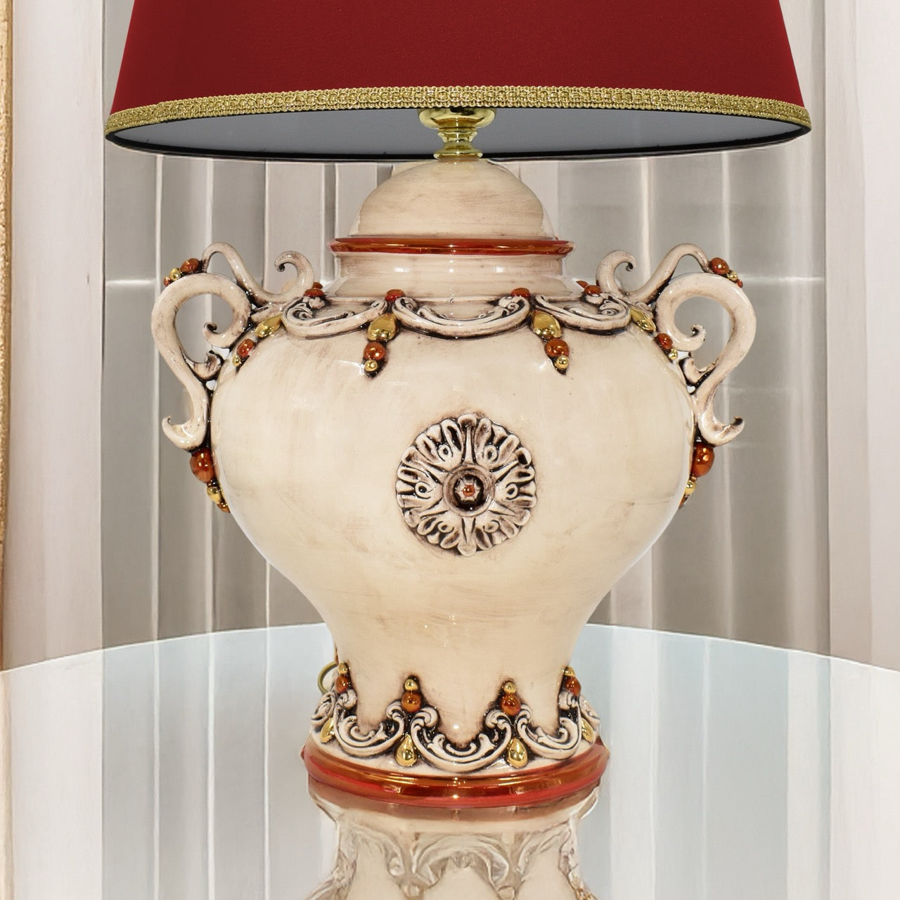 Lume palla c/manici h 35 plastico sofia madreperla antichizzato oro e lustri (h65 c/paralume Ø45) - Ceramiche di Caltagirone Sofia