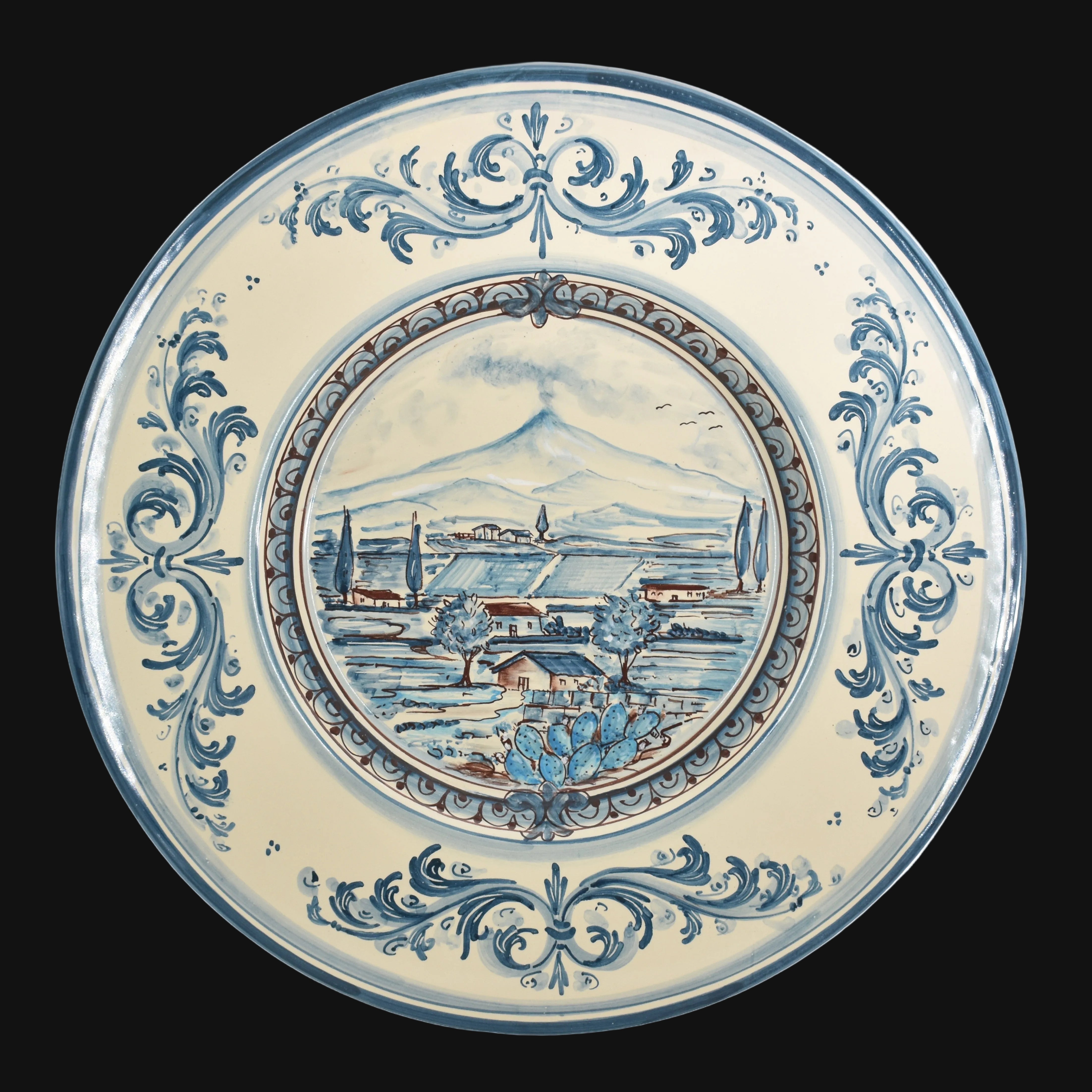 Piatto Cappello Prete in Ceramica di Caltagirone - Con Paesaggio Etna, Serie d'arte Mono Blu