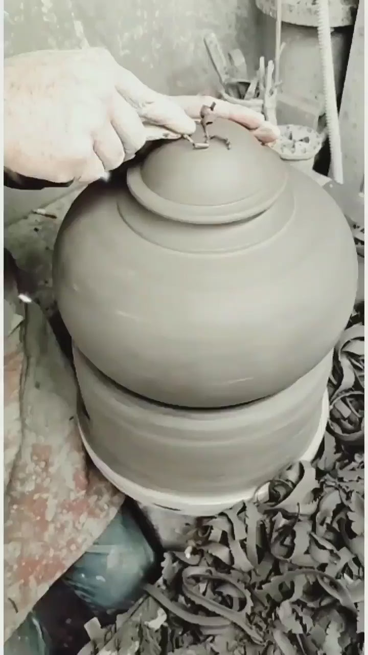 “L'arte non si può separare dalla vita. È l'espressione della più grande necessità della quale la vita è capace.”

ROBERT HENRI

shop.ceramichesofia.com