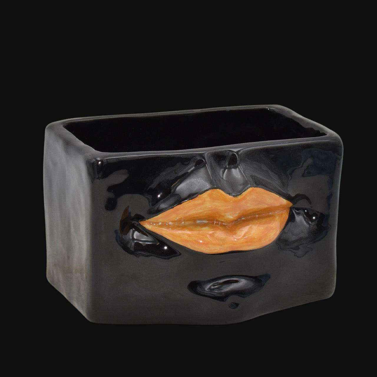Scatola con espressione black line labbra arancio - Ceramica artistica di Caltagirone - Ceramiche di Caltagirone Sofia