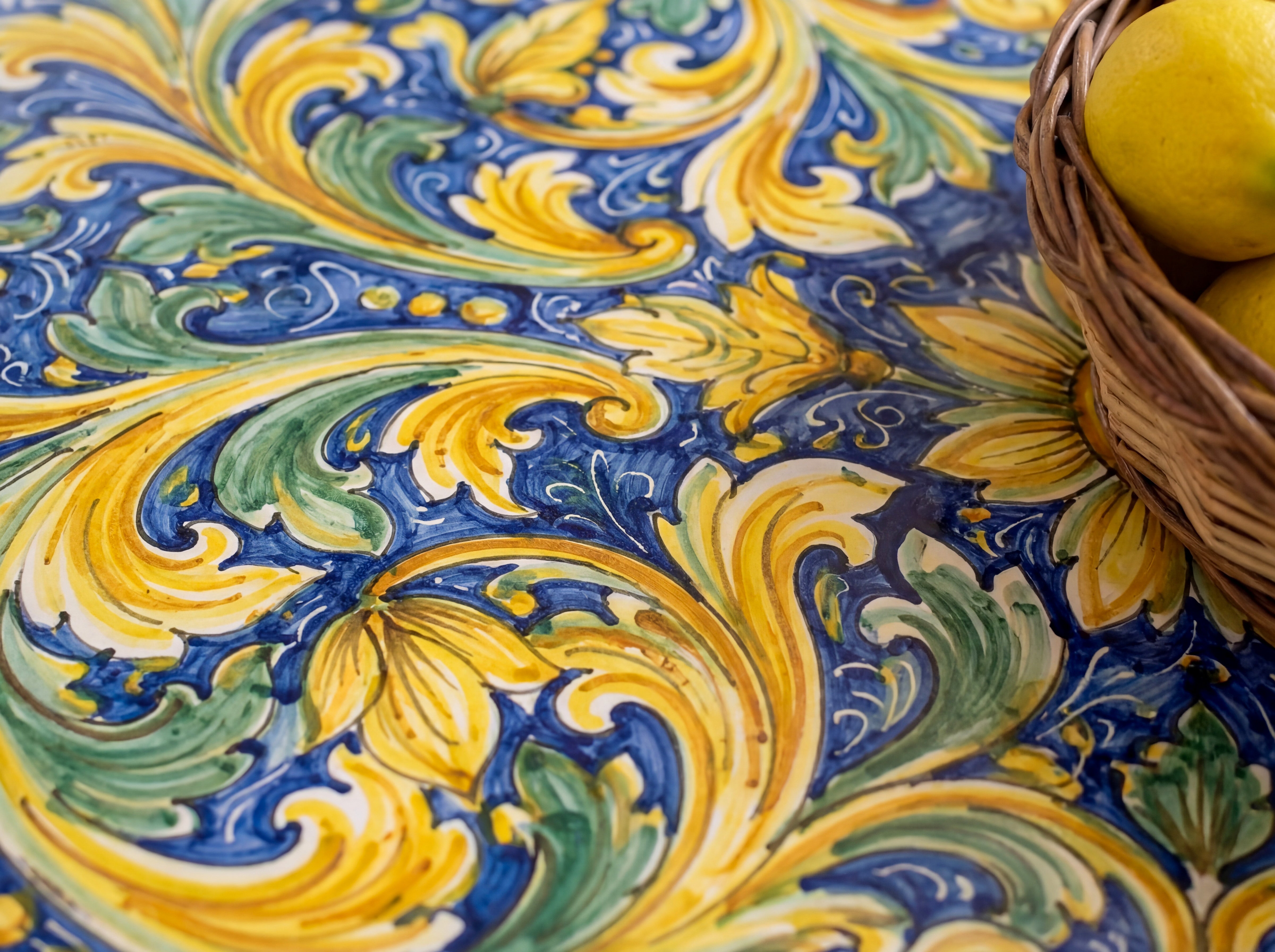 Tavolo in pietra lavica rettangolare cm 75x115 - Decoro ornato calatino - Ceramiche di Caltagirone Sofia