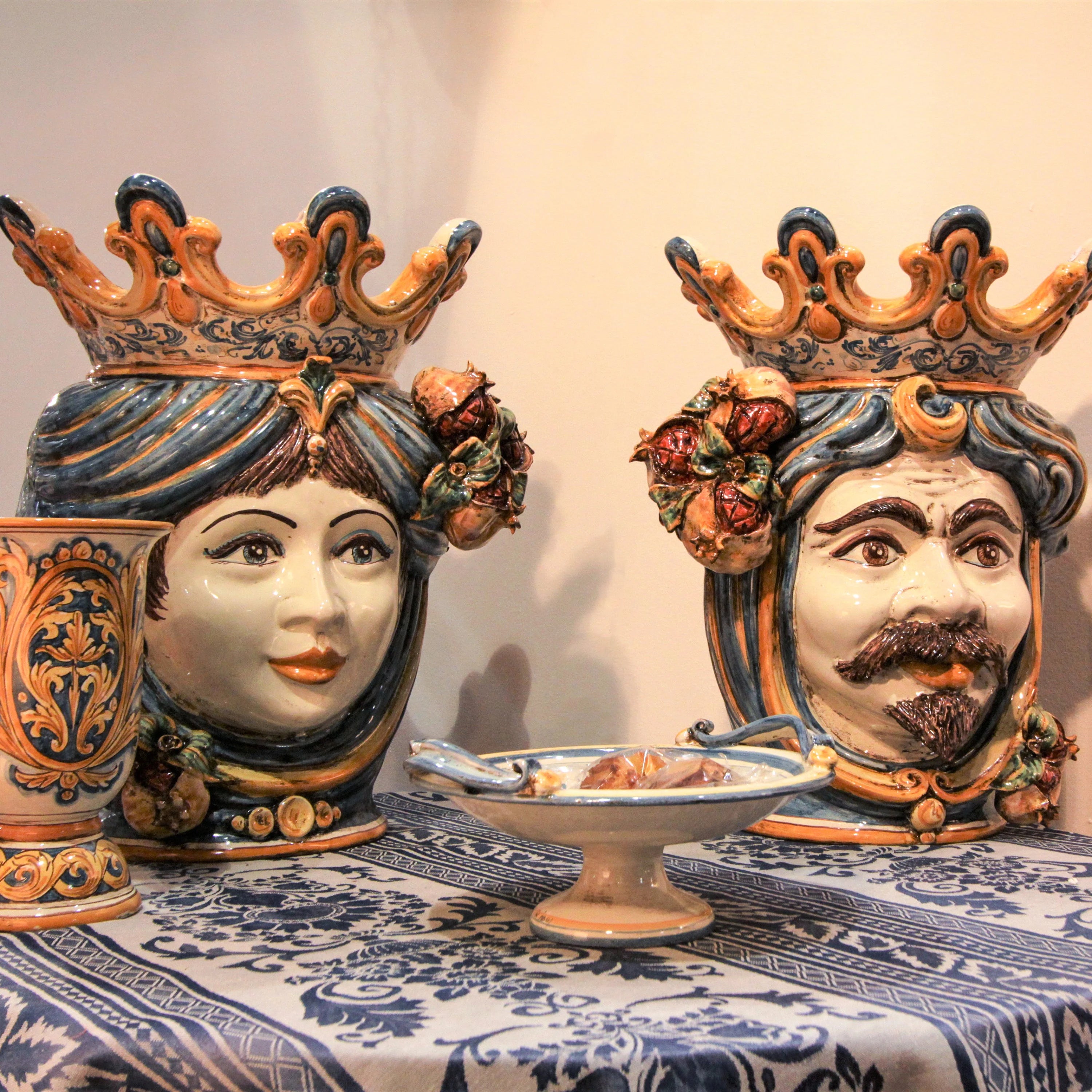 Testa di moro h 40 melograni blu e arancio femmina - Ceramiche di Caltagirone Sofia