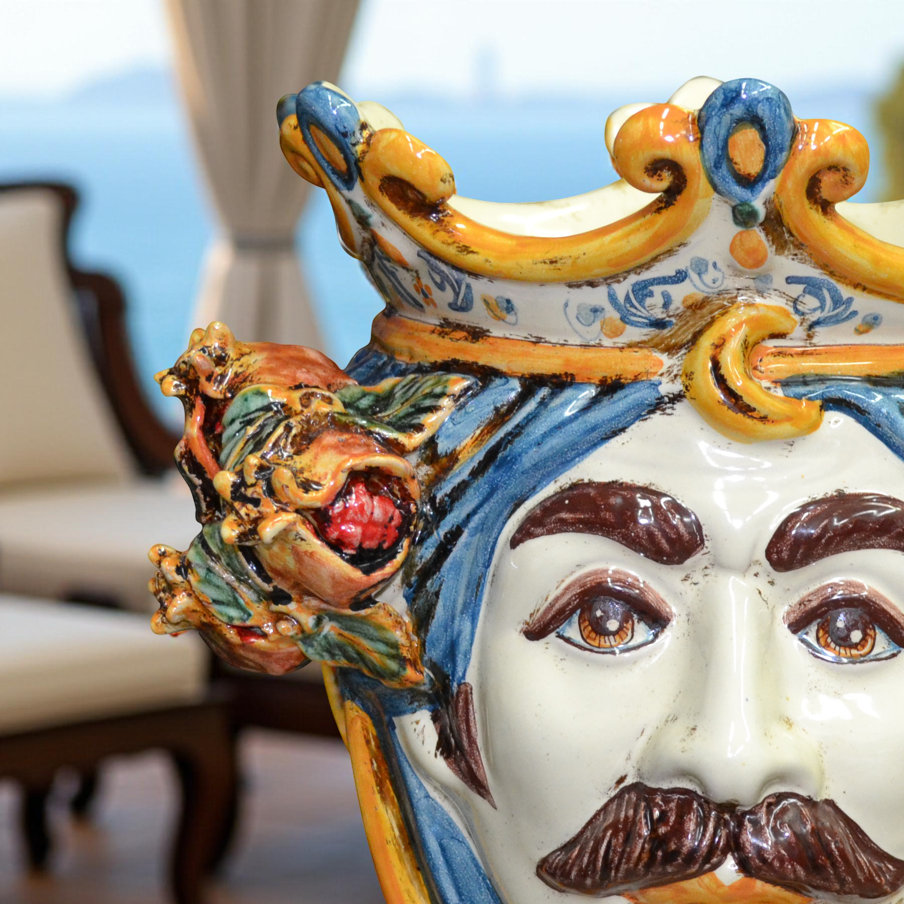 Testa h 25 melograni blu e arancio maschio bianco - Ceramiche di Caltagirone Sofia