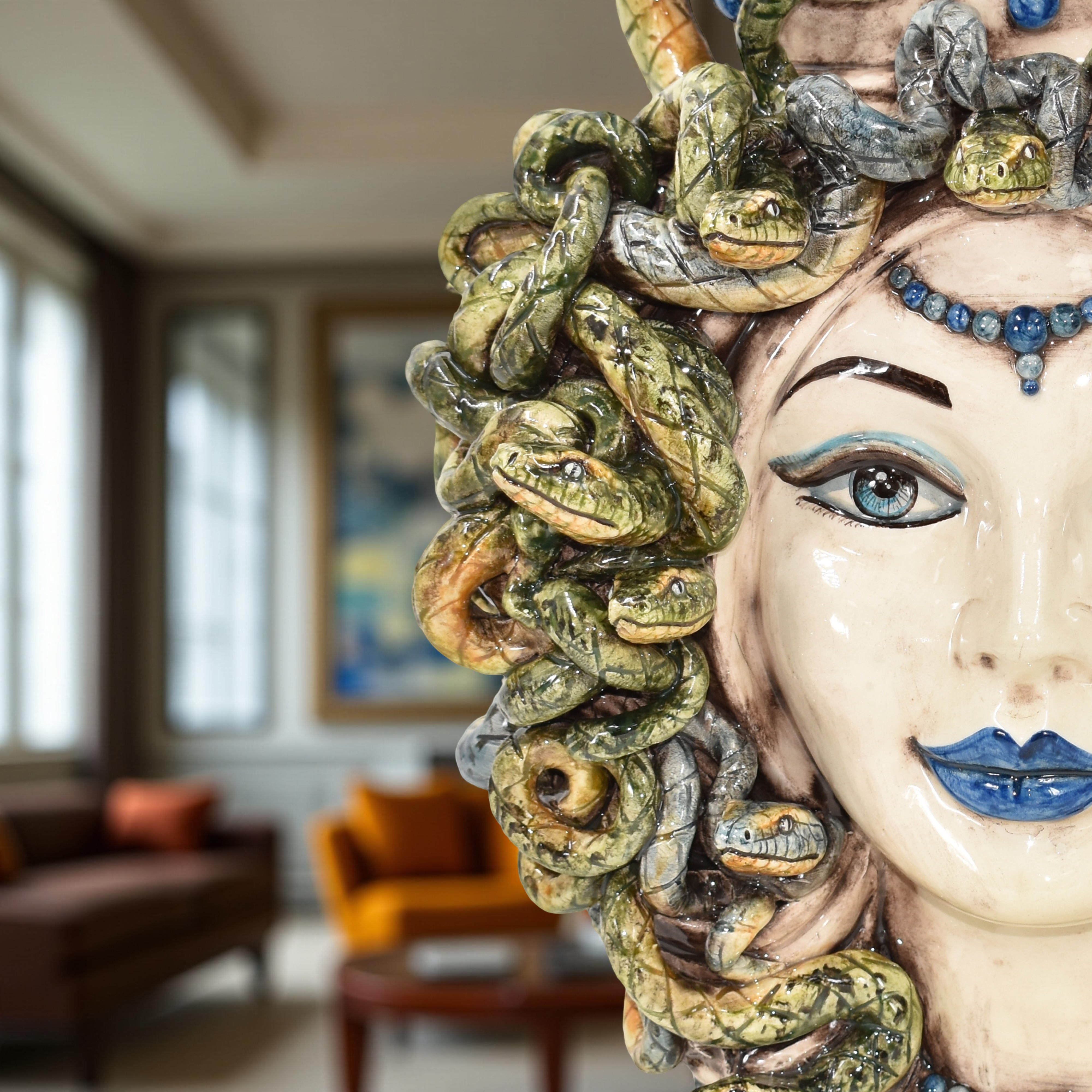 Testa h 38 medusa Madreperla Antichizzato con perline blu - Ceramiche di Caltagirone Sofia