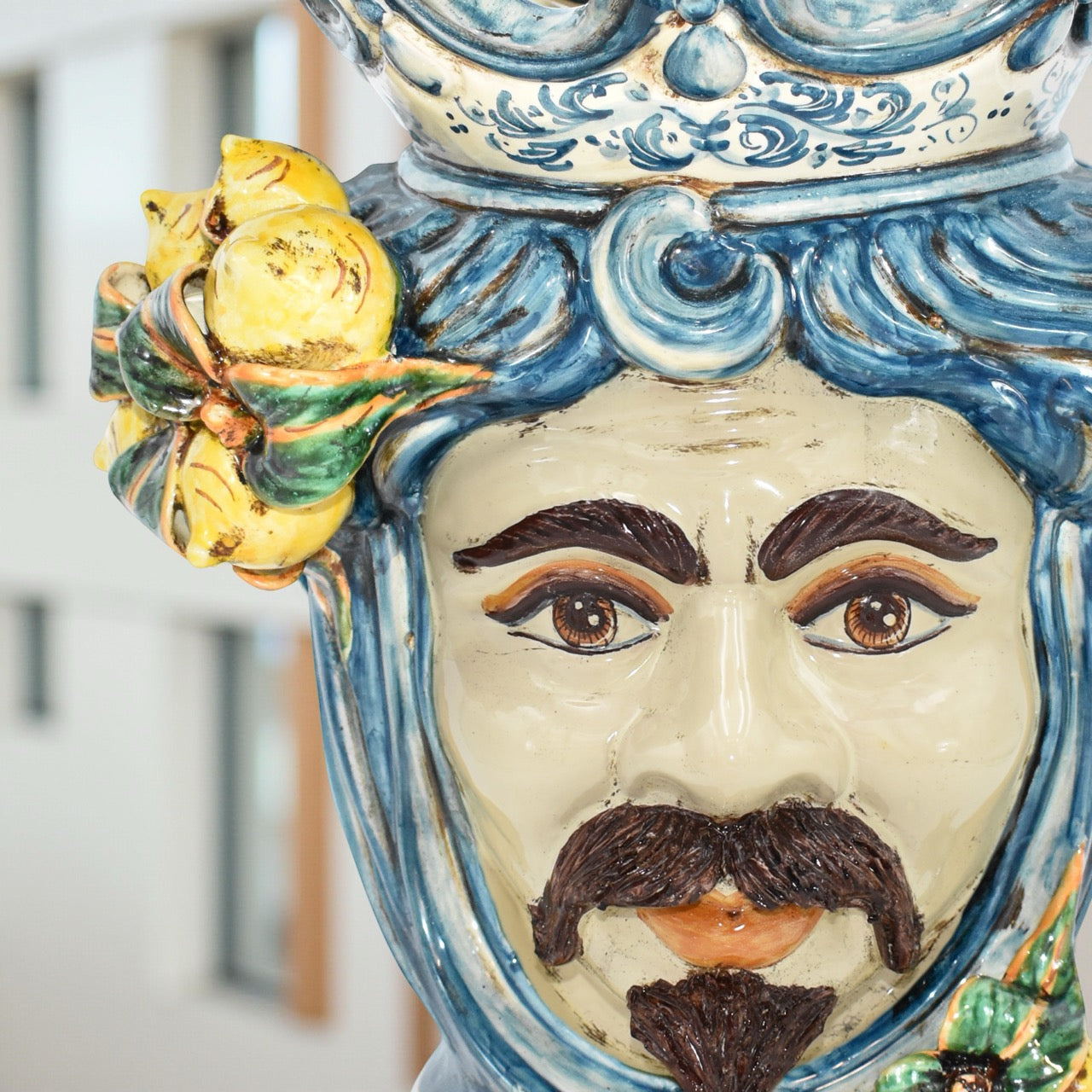 Testa h 40 con limoni mono blu maschio bianco - Ceramiche di Caltagirone Sofia