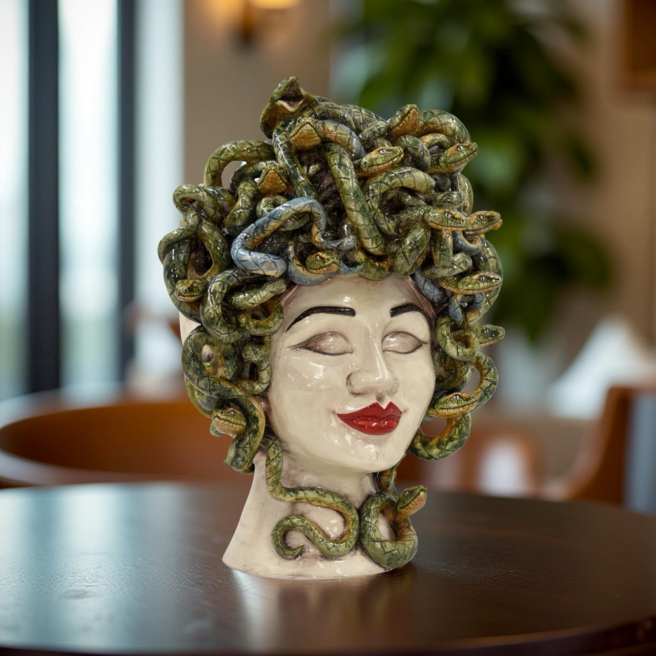 Testa Sognia h 40 Medusa Madreperla Antichizzatto labbra rosse femmina - Ceramiche di Caltagirone Sofia
