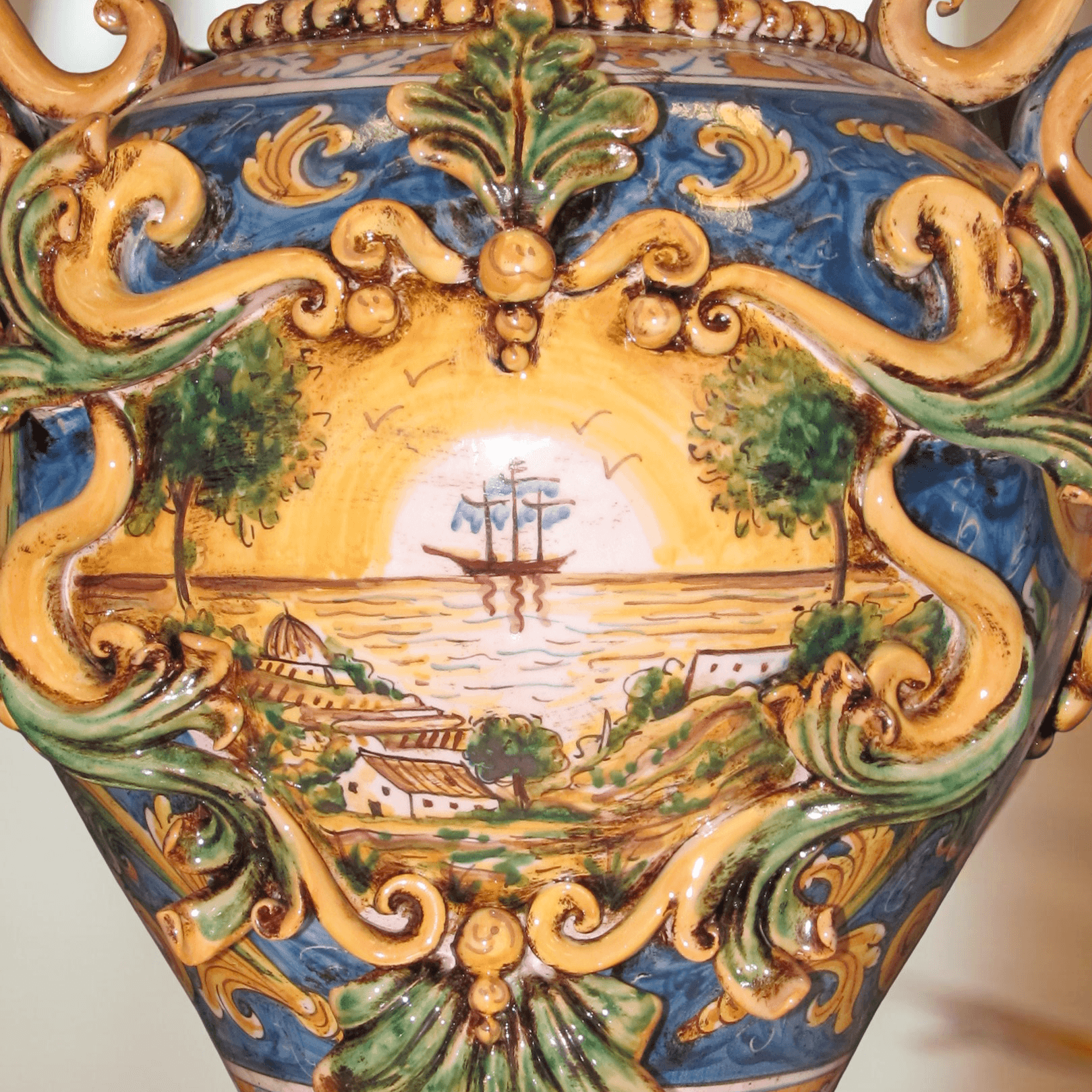 Vaso Anfora H 40 con Greca a Rilievo e Veliero - Ornato Calatino - Ceramiche di Caltagirone Sofia