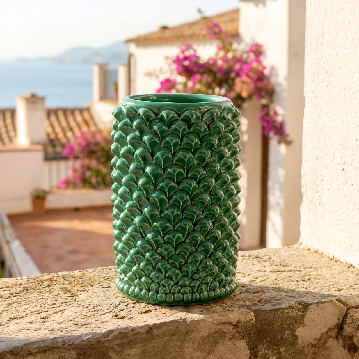 Vaso Pigna cilindro modellata a mano in verde smeraldo - Ceramiche di Caltagirone Sofia