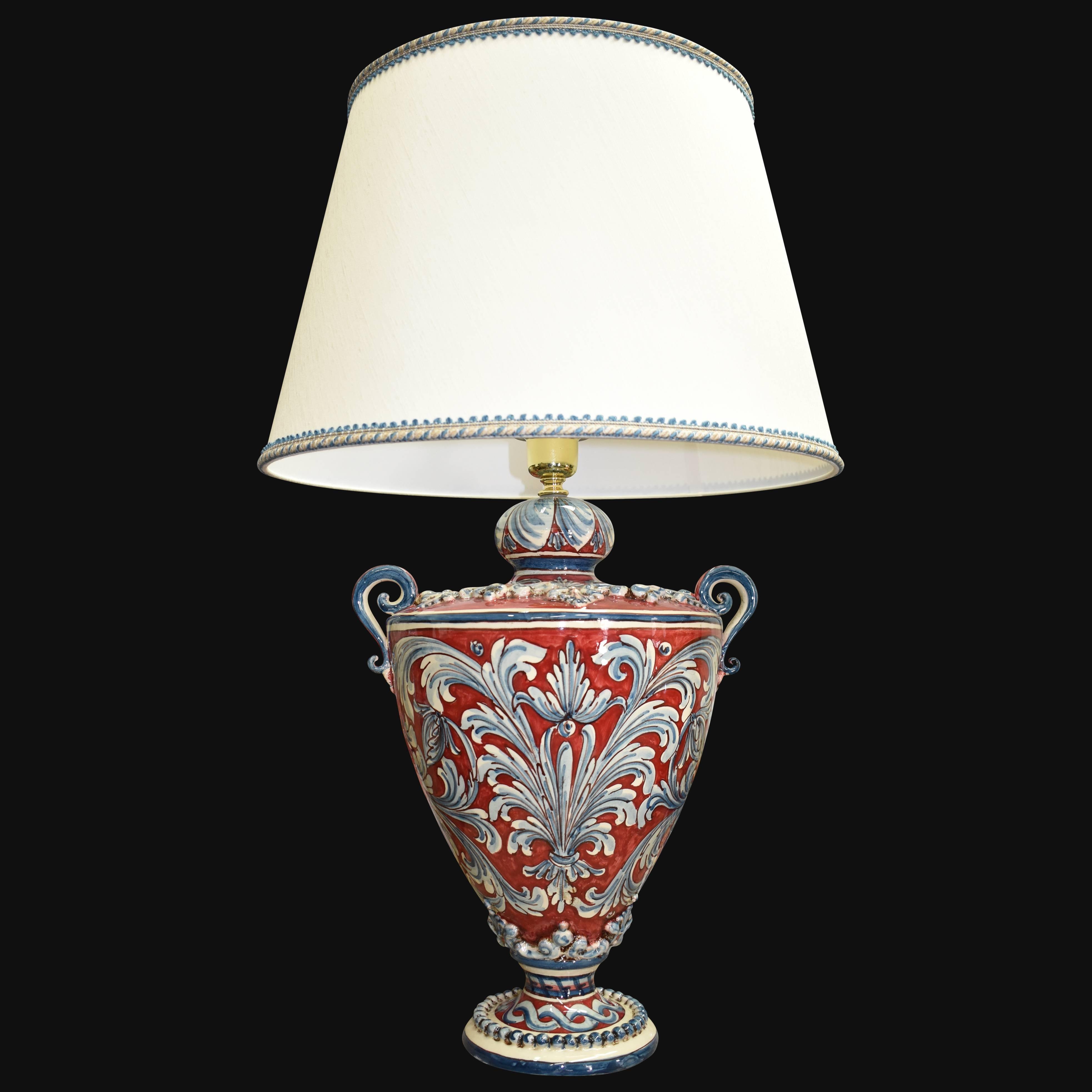 Lume ornamentale in ceramica di Caltagirone fatti a mano, decorato blu e bordeaux, Sofia.
