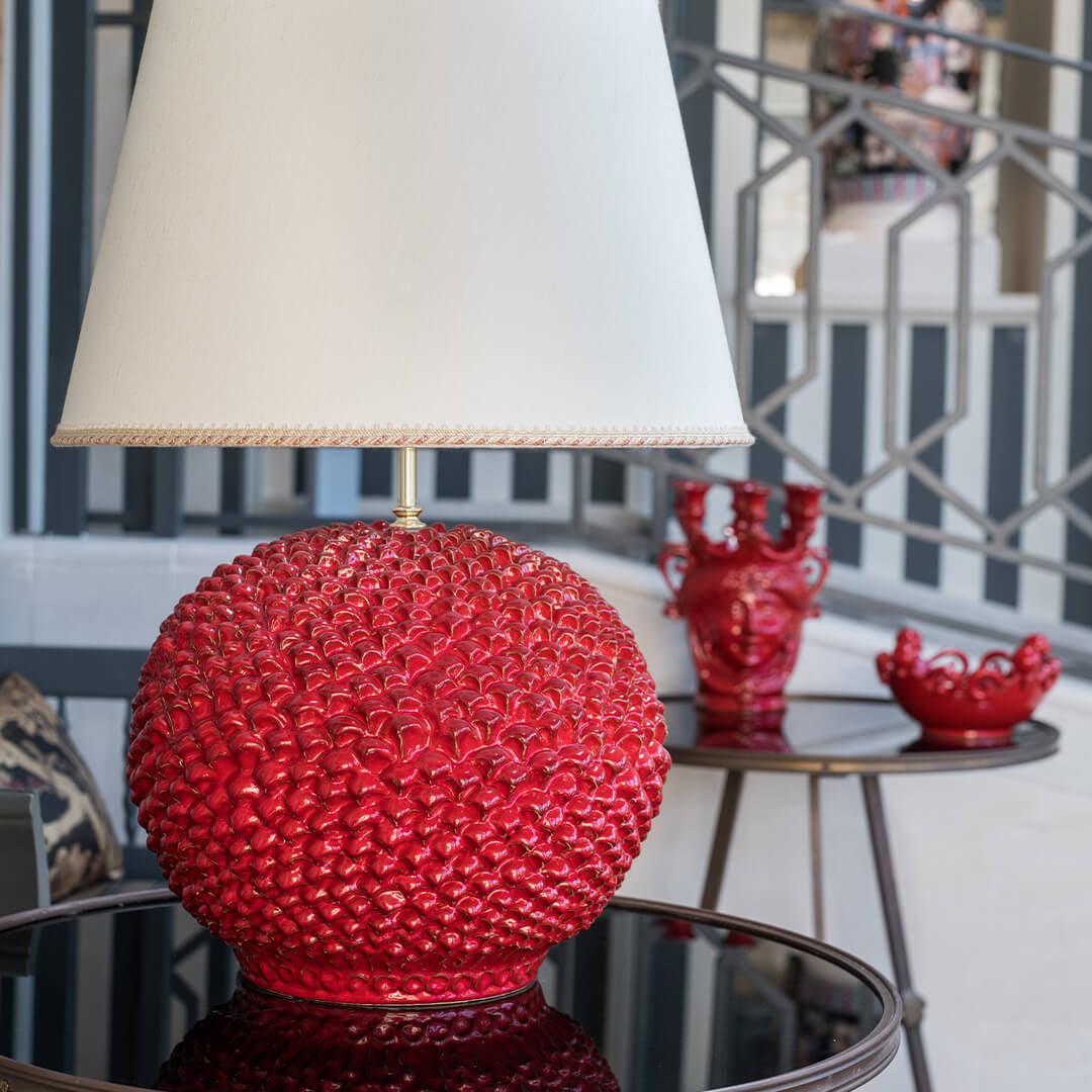 Lume palla a pigna h 30 cm, h 60 con paralume, Rosso Fuoco - Ceramiche di Caltagirone Sofia