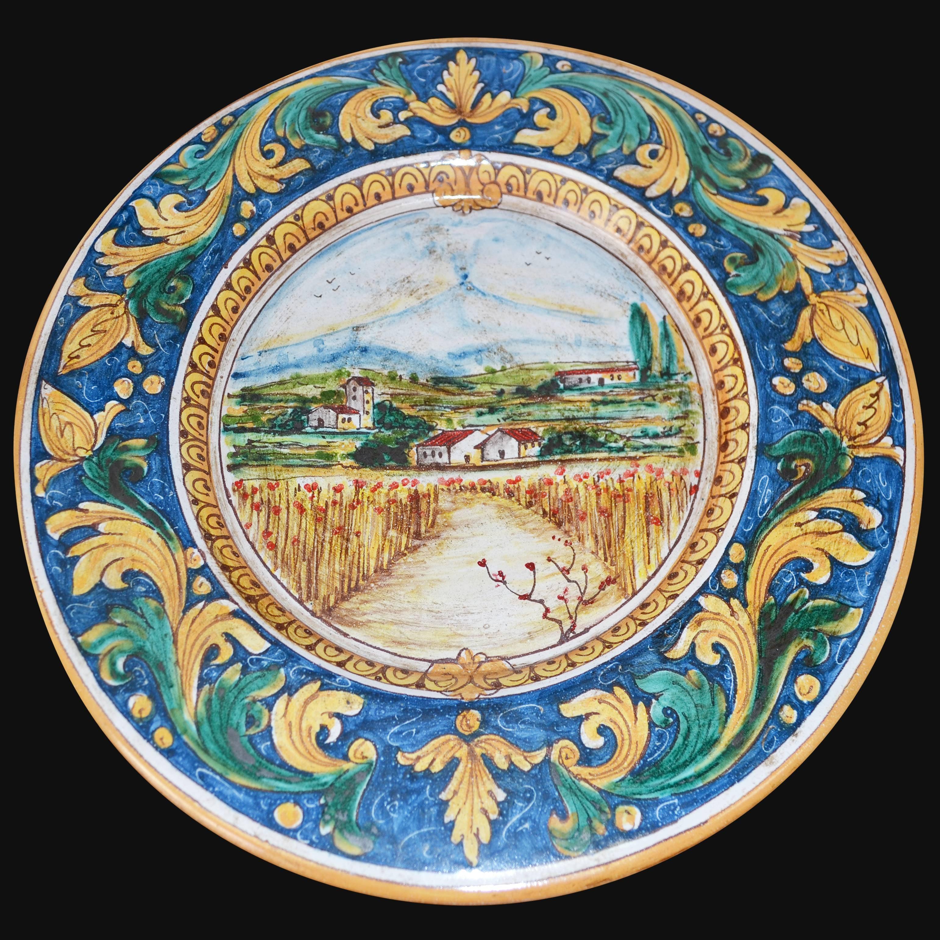 Piatto cappello prete con paesaggio etna frumento ornato calatino in ceramica artigianale di Caltagirone. - Ceramiche di Caltagirone Sofia